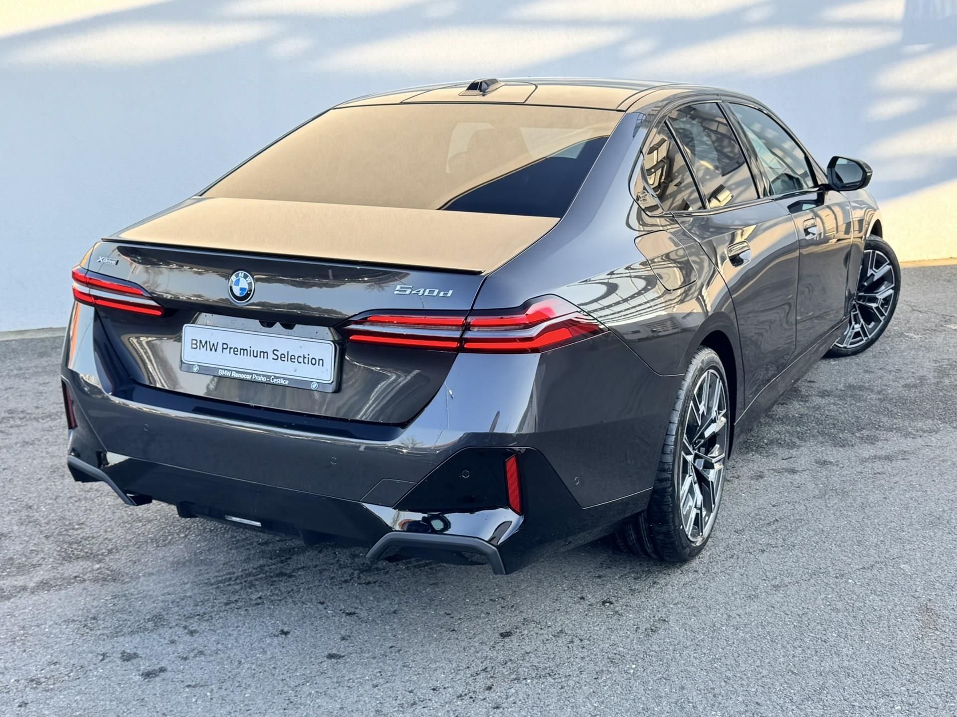 BMW Řada 5, 540d xDrive Sedan - fotka 2