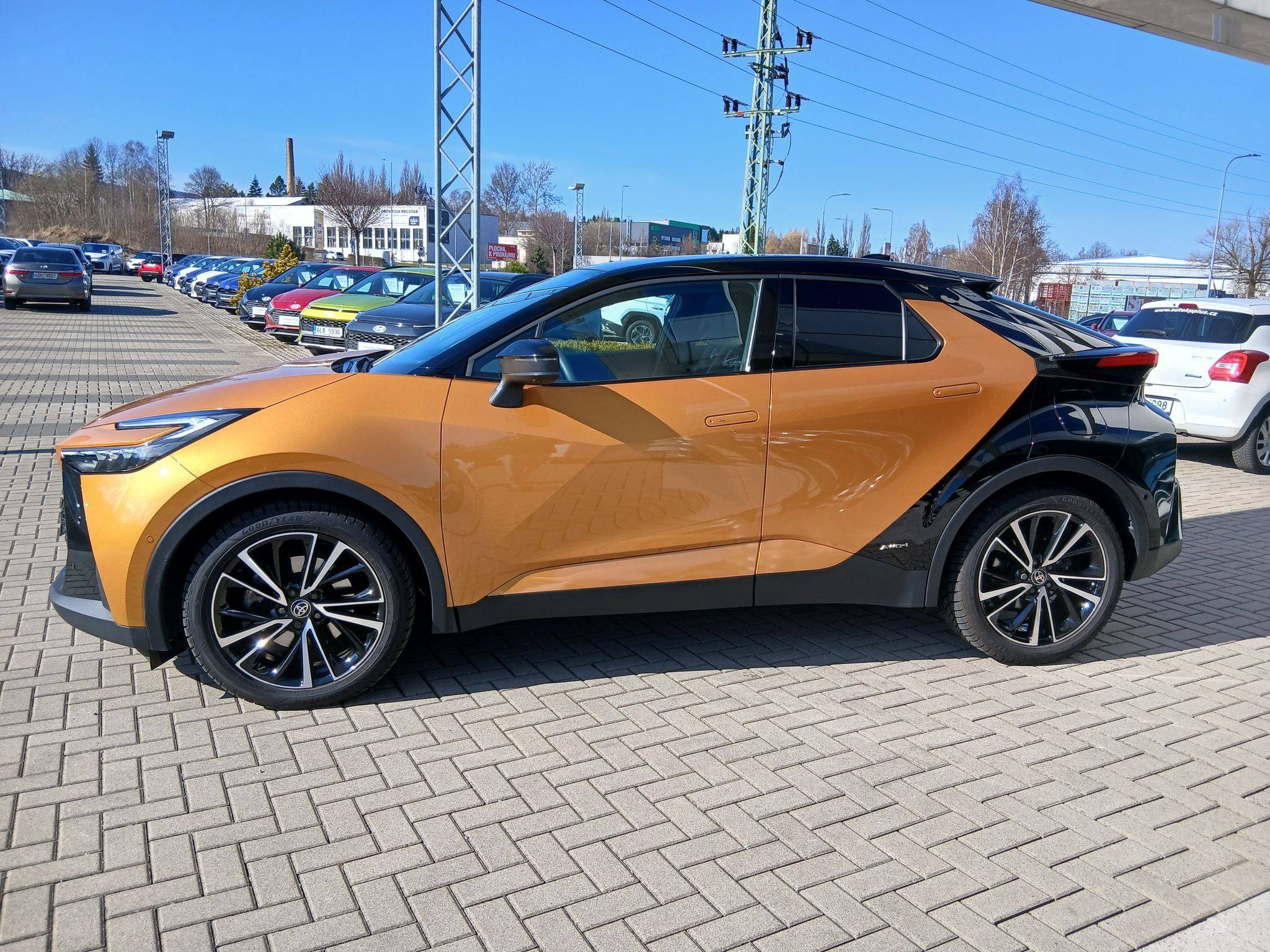 Toyota C-HR, 2.0 H 4x4 Executive PE VIP JBL - fotka 3