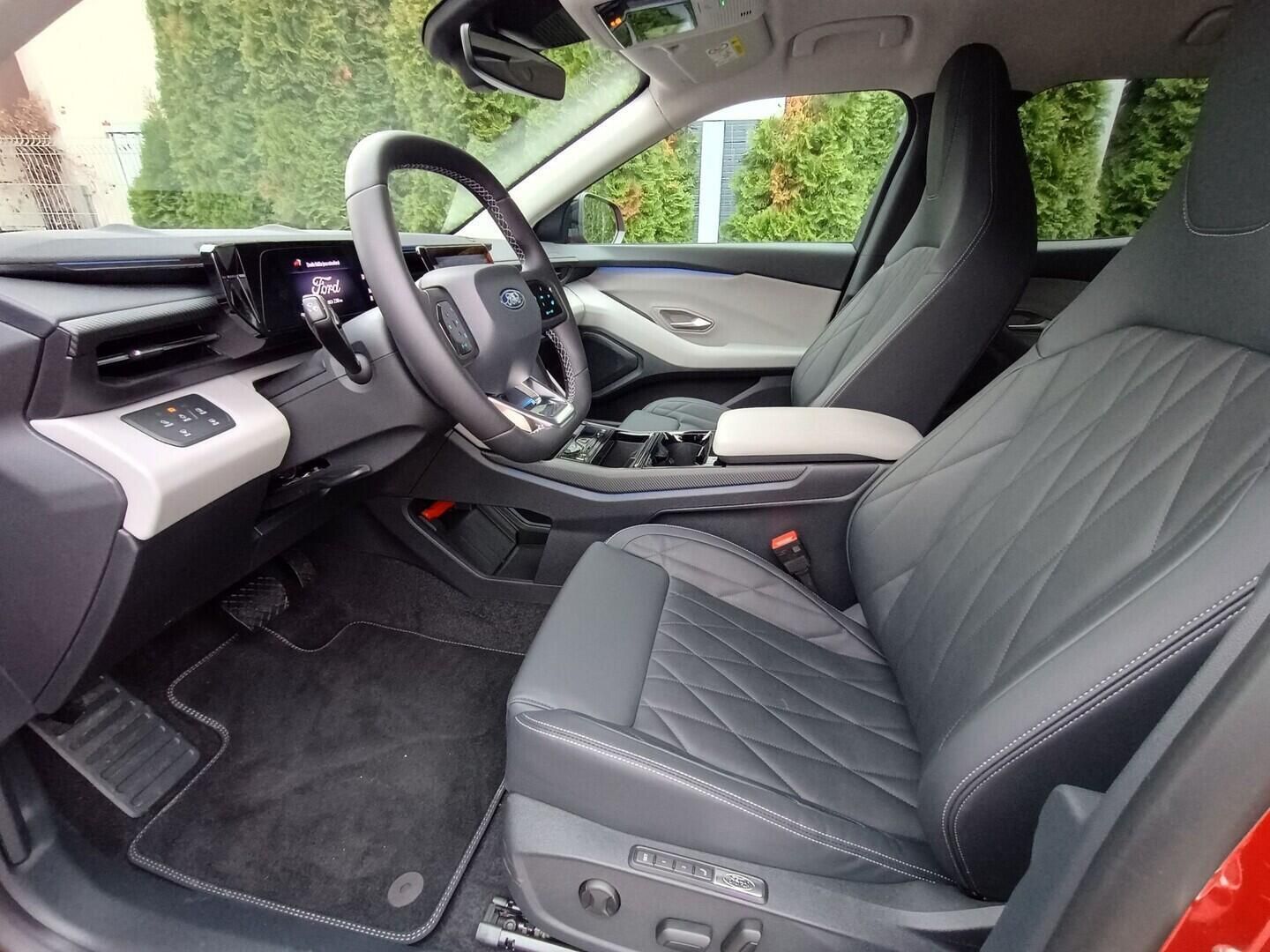Ford Explorer, Elektrický  AWD Premium 79 kWh - fotka 6