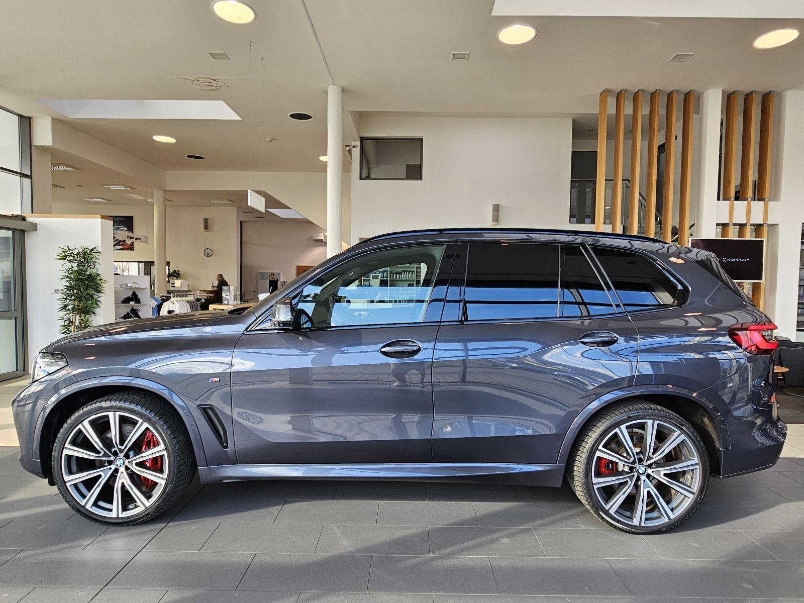 BMW X5, M50i - fotka 3