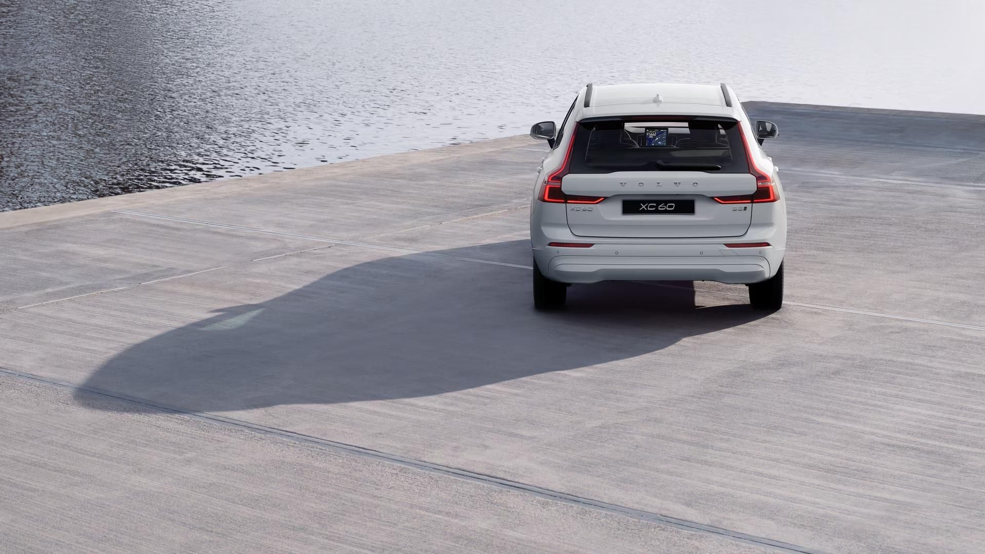 Volvo XC60, B5 AWD AUT ESSENTIAL - fotka 5