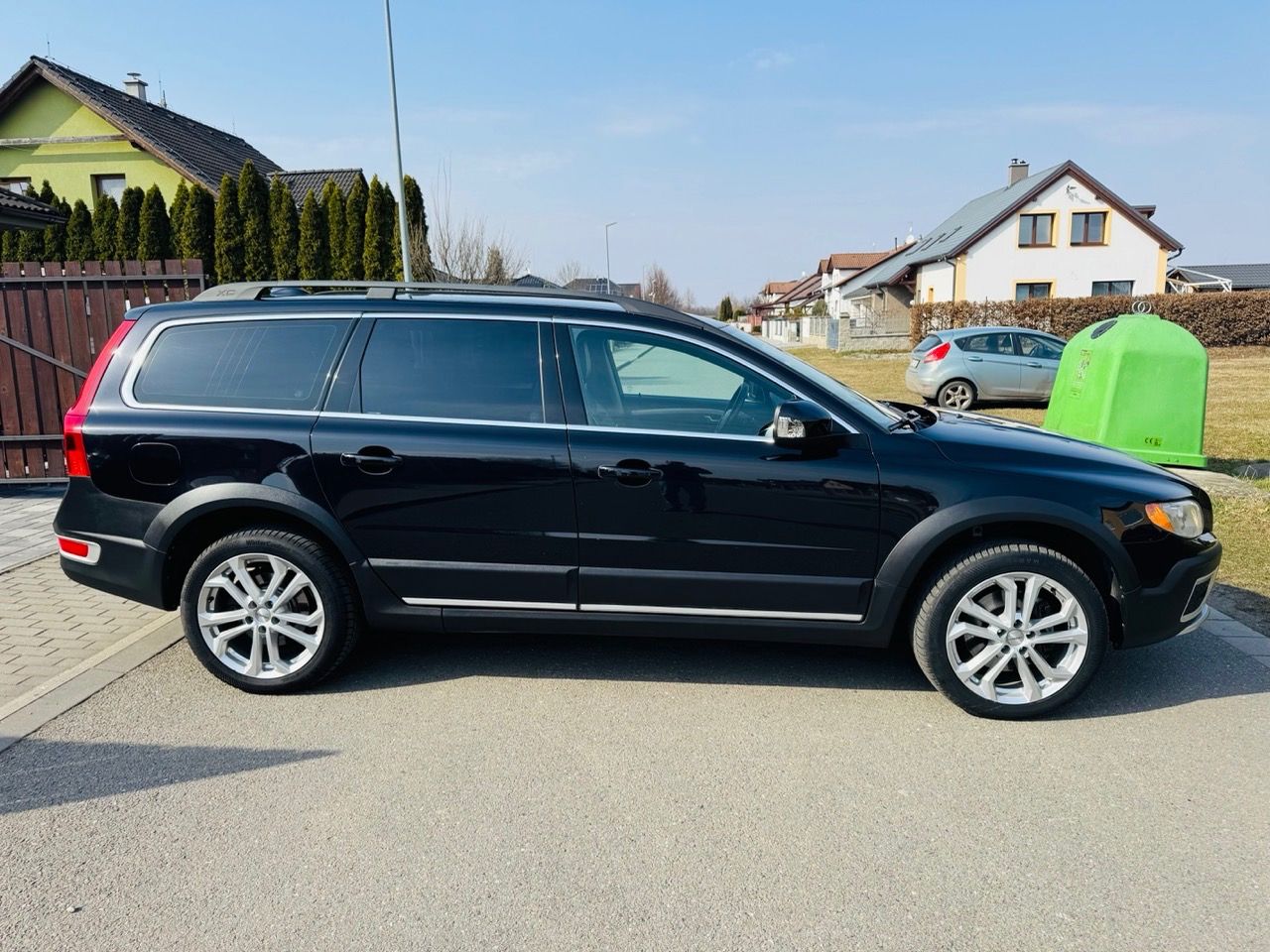 Volvo XC70, D5 AWD -  serviska TOPSTAV - fotka 2