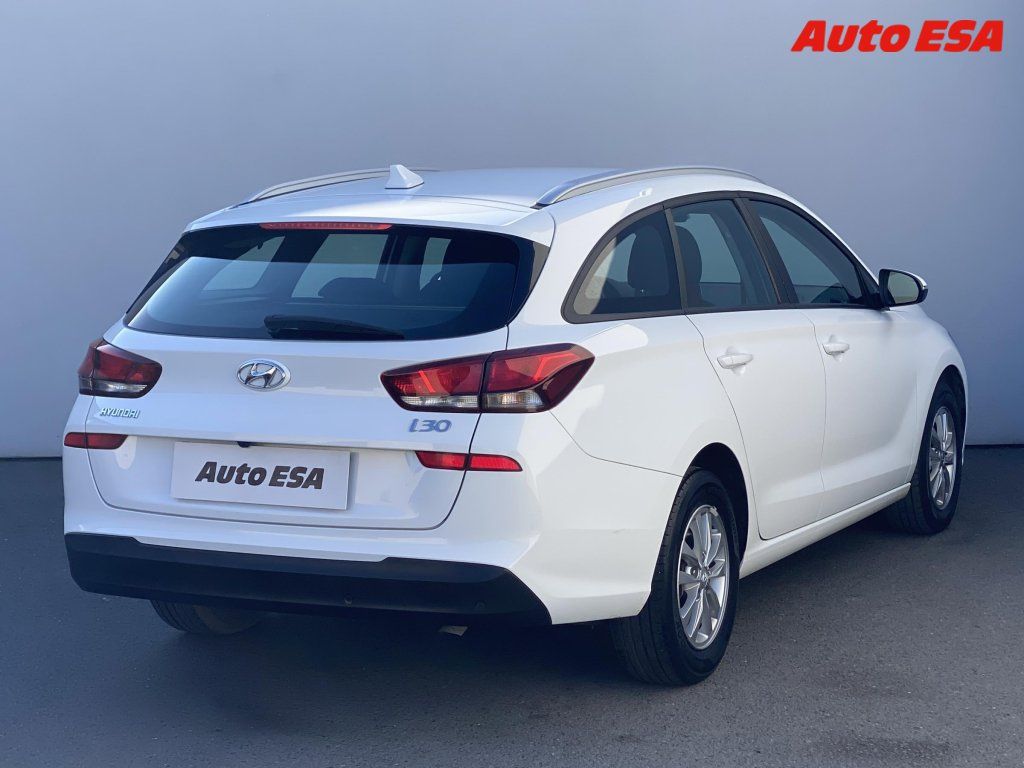 Hyundai i30, 1.6 CRDi SW,1.maj,ČR - fotka 4