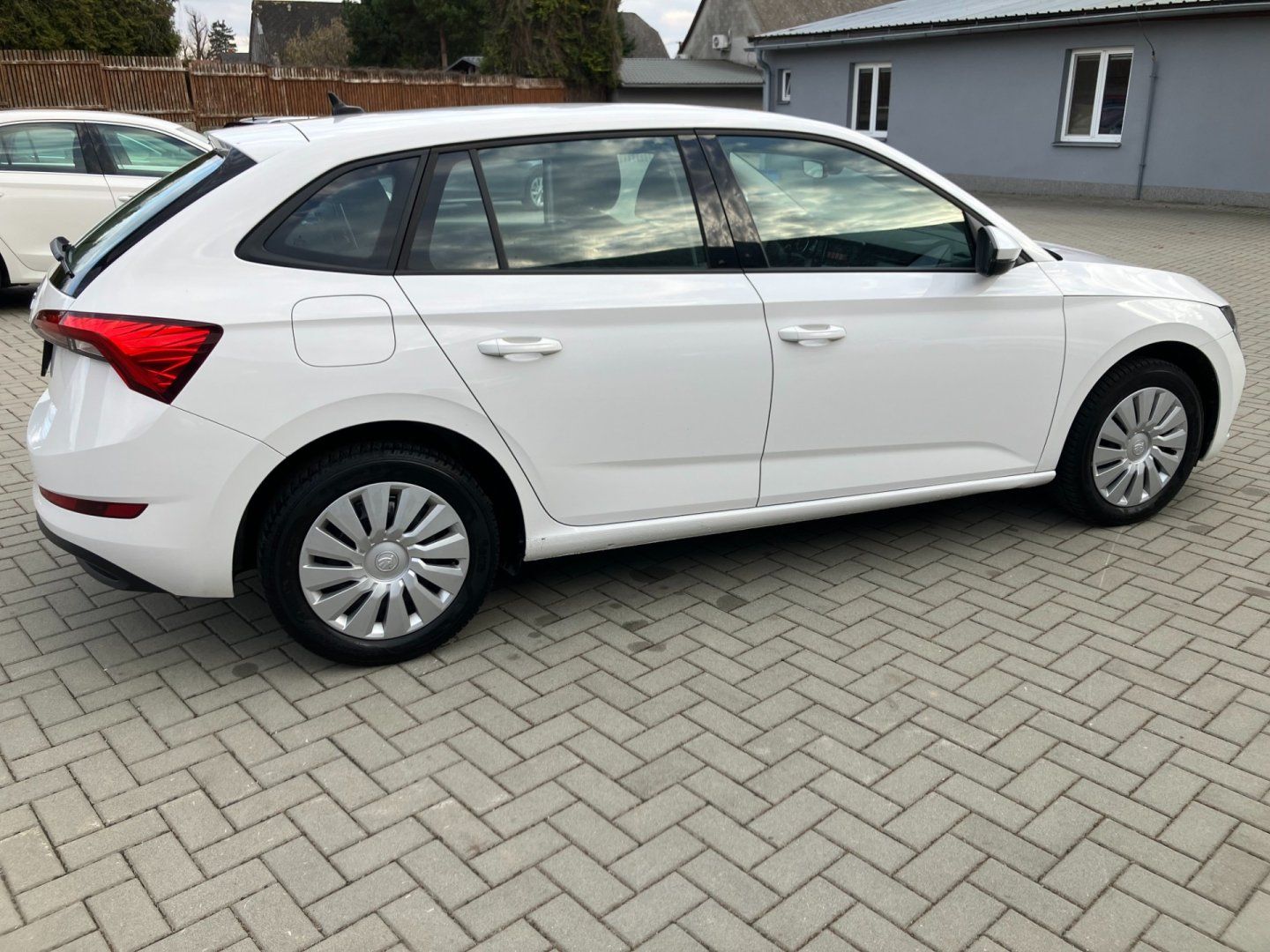 Škoda Scala, 1.0TSI 70kW AMBITION - fotka 3