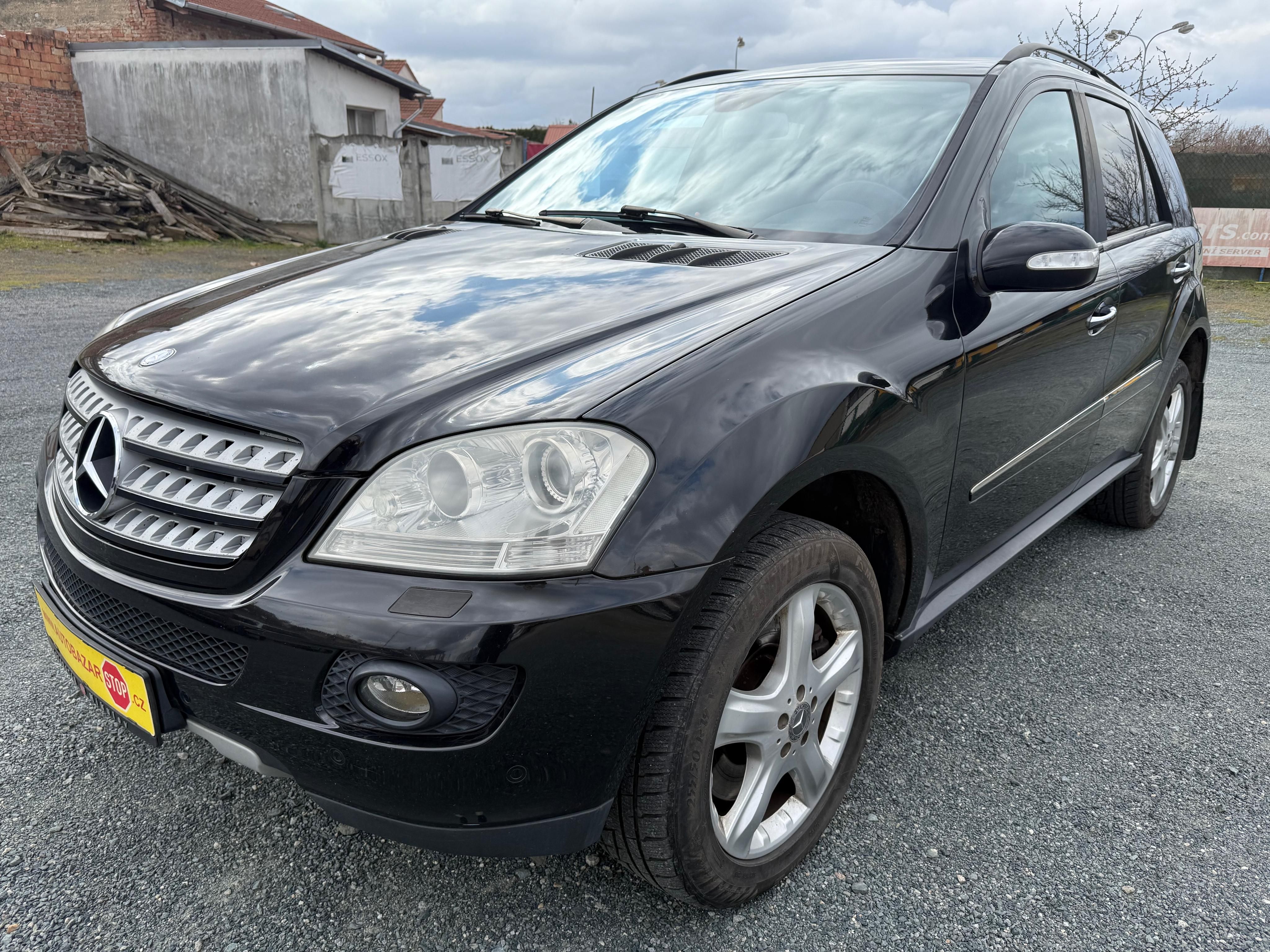 Mercedes-Benz ML, 500 4MATIC 4X4 5.5 V8 285kW - fotka 3