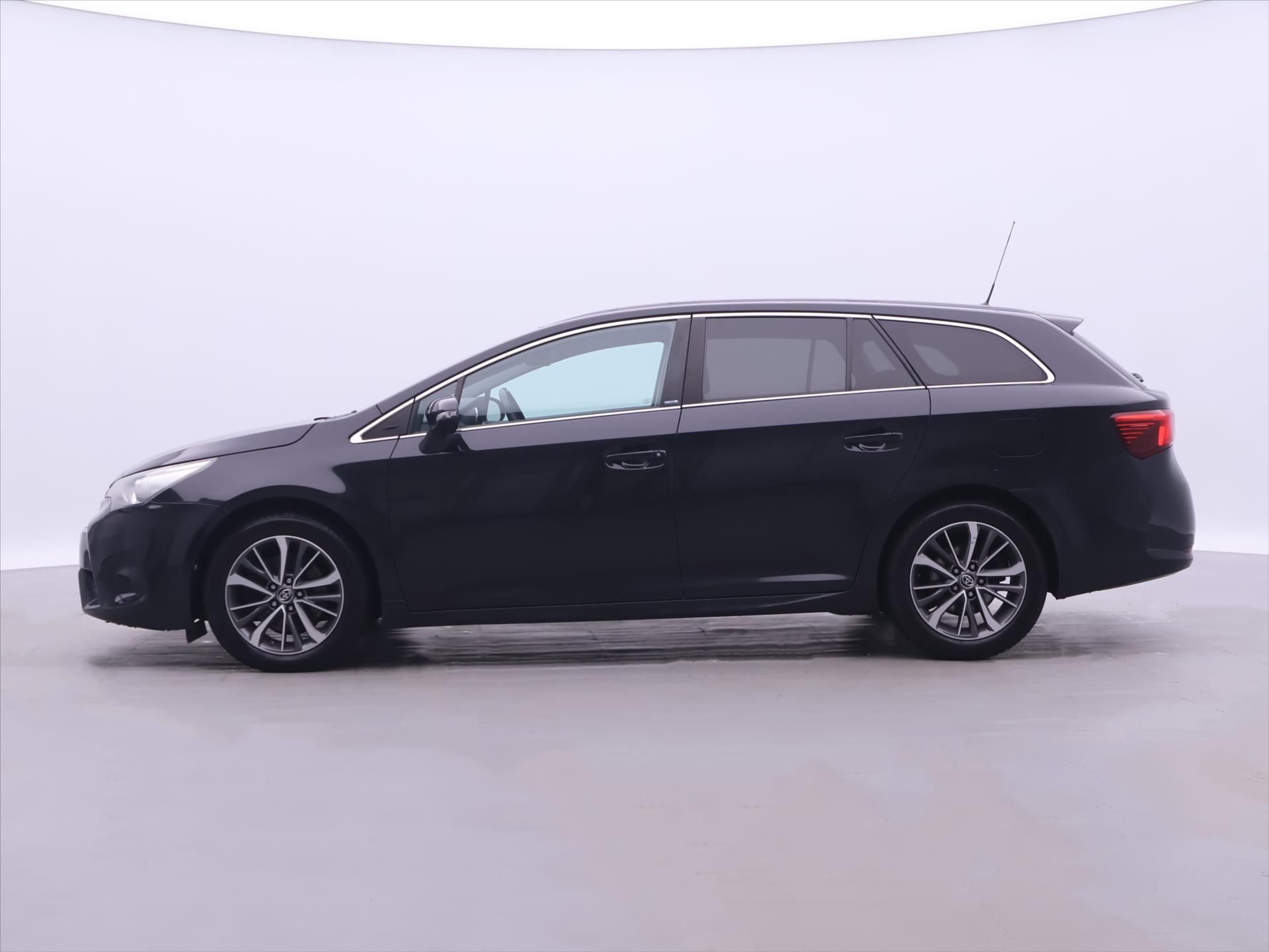 Toyota Avensis, 2,0 D-4D 105kW Navi LED Tempo - fotka 4