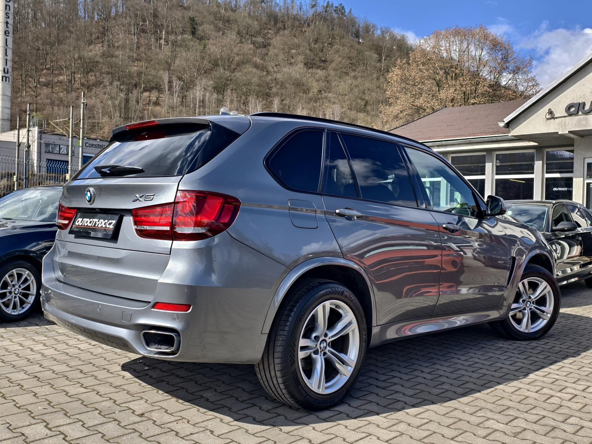 BMW X5, xDrive30d 190kW M-Paket, ČR - fotka 4