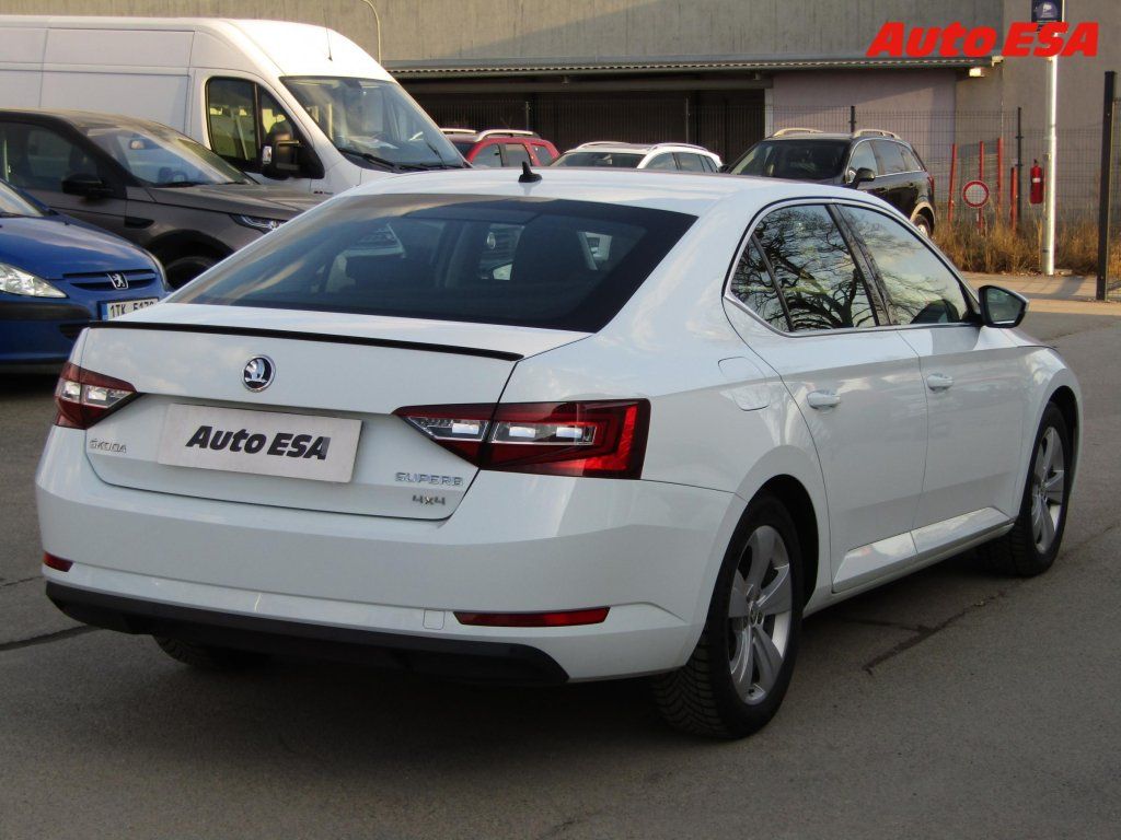 Škoda Superb, 2.0 TDi,ČR,Style,DSG - fotka 4