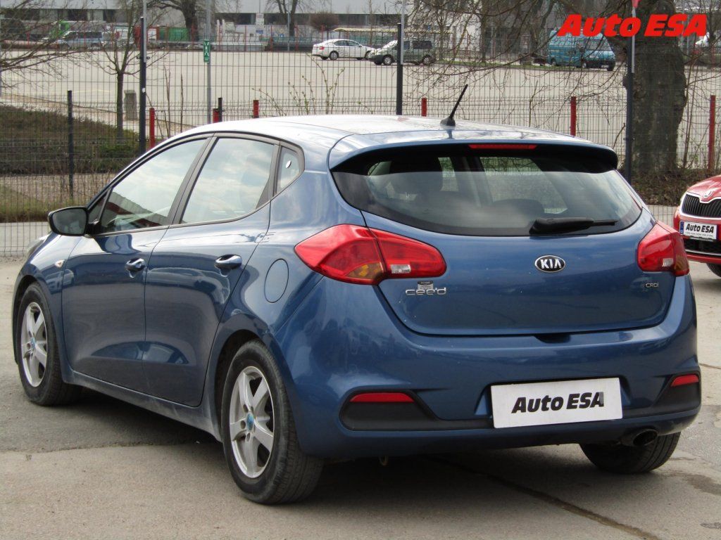 Kia Cee´d, 1.4 CRDi,ČR,AC,+kola - fotka 6