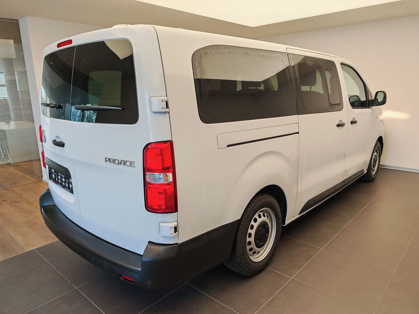 Toyota Proace Verso, 2,0D L2 6MT Combi 8S - fotka 4