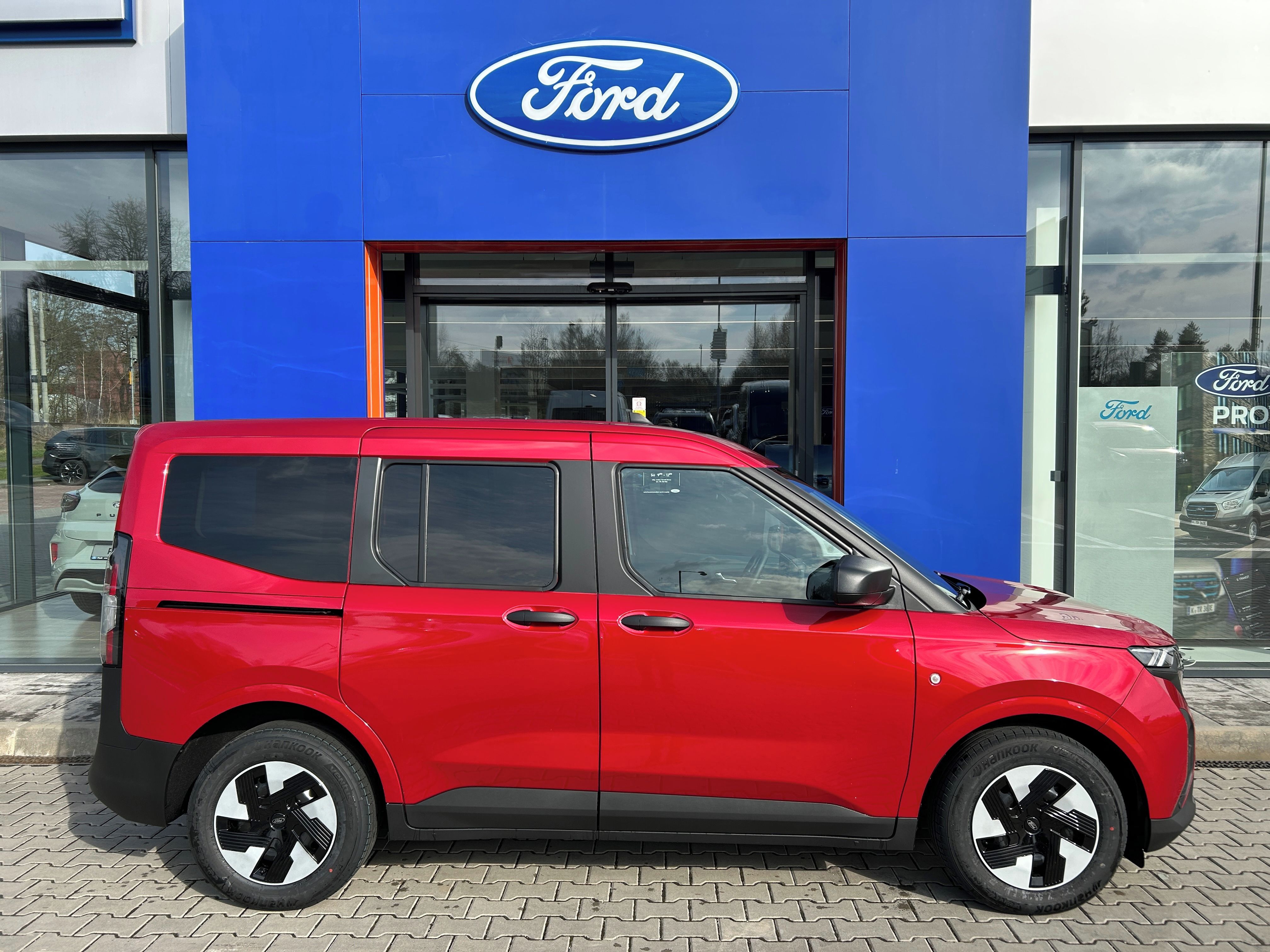 Ford Tourneo Courier, 43 kWh Elektromotor Trend L1 - fotka 3