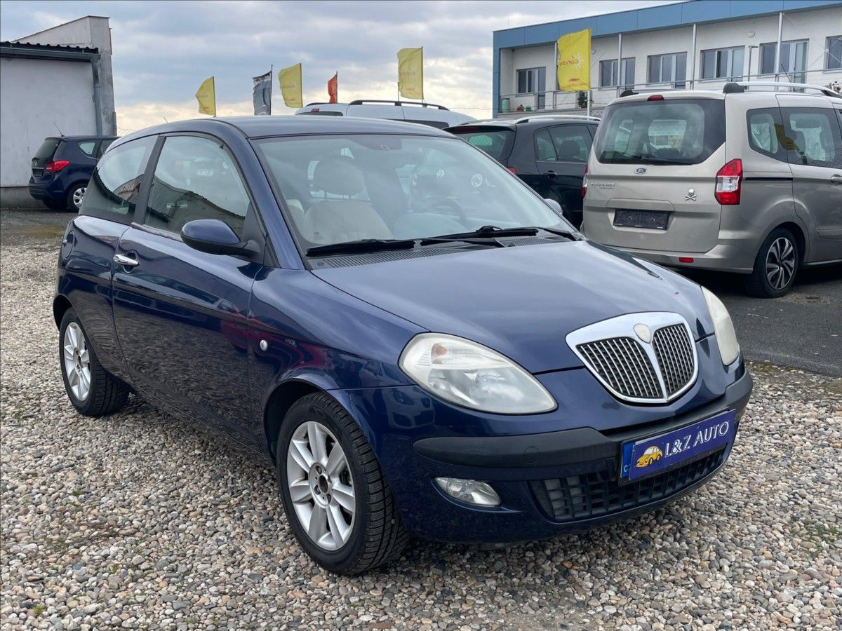 Lancia Y, 1,2 i  Ypsilon - fotka 3