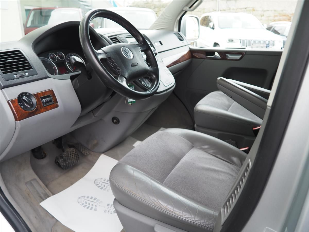 Volkswagen Multivan, 2,5 TDI  HIGHLINE DSG - fotka 5