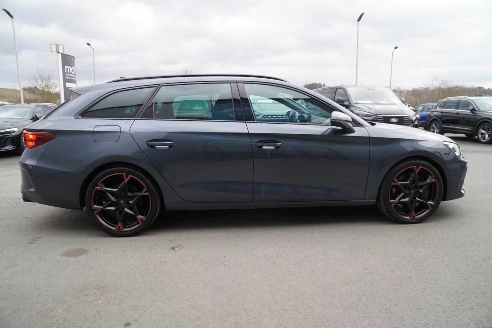 Cupra Leon, Sportstourer 2.0 TSI 4Drive VZ - fotka 5