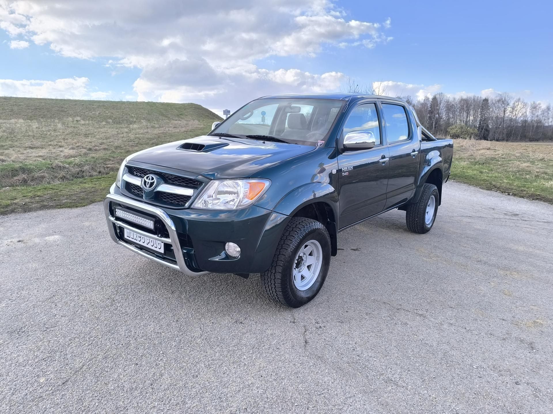Toyota Hilux, 2.5 D-4D SERVISNÍ KN,DOL KM - fotka 3