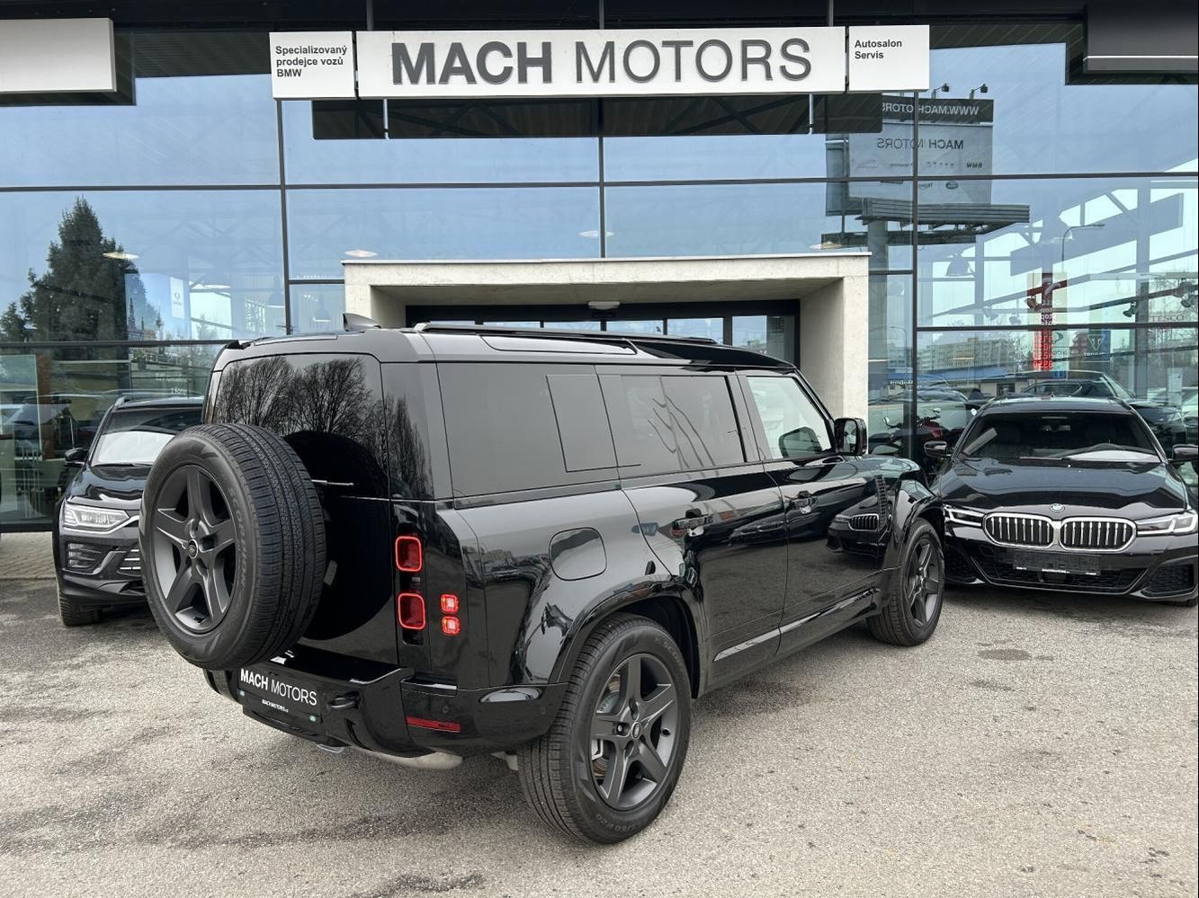 Land Rover Defender, 110 D300 X-Dynamic SE - fotka 6