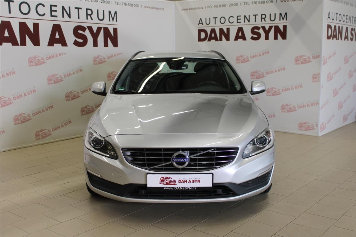 Volvo V60, 2,0 D3 Geartronic Momentum - fotka 2