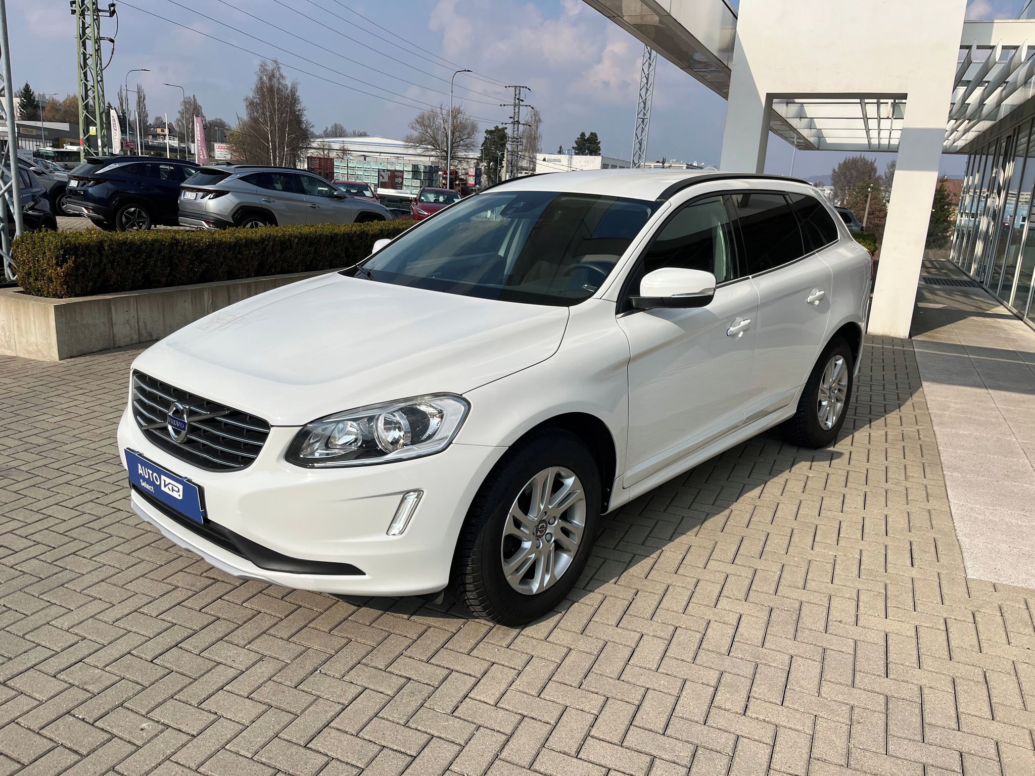 Volvo XC60, 2,4 D4 AWD Momentum ČR - fotka 2