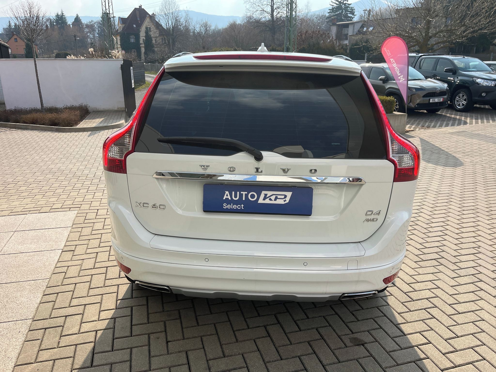 Volvo XC60, 2,4 D4 AWD Momentum ČR - fotka 5