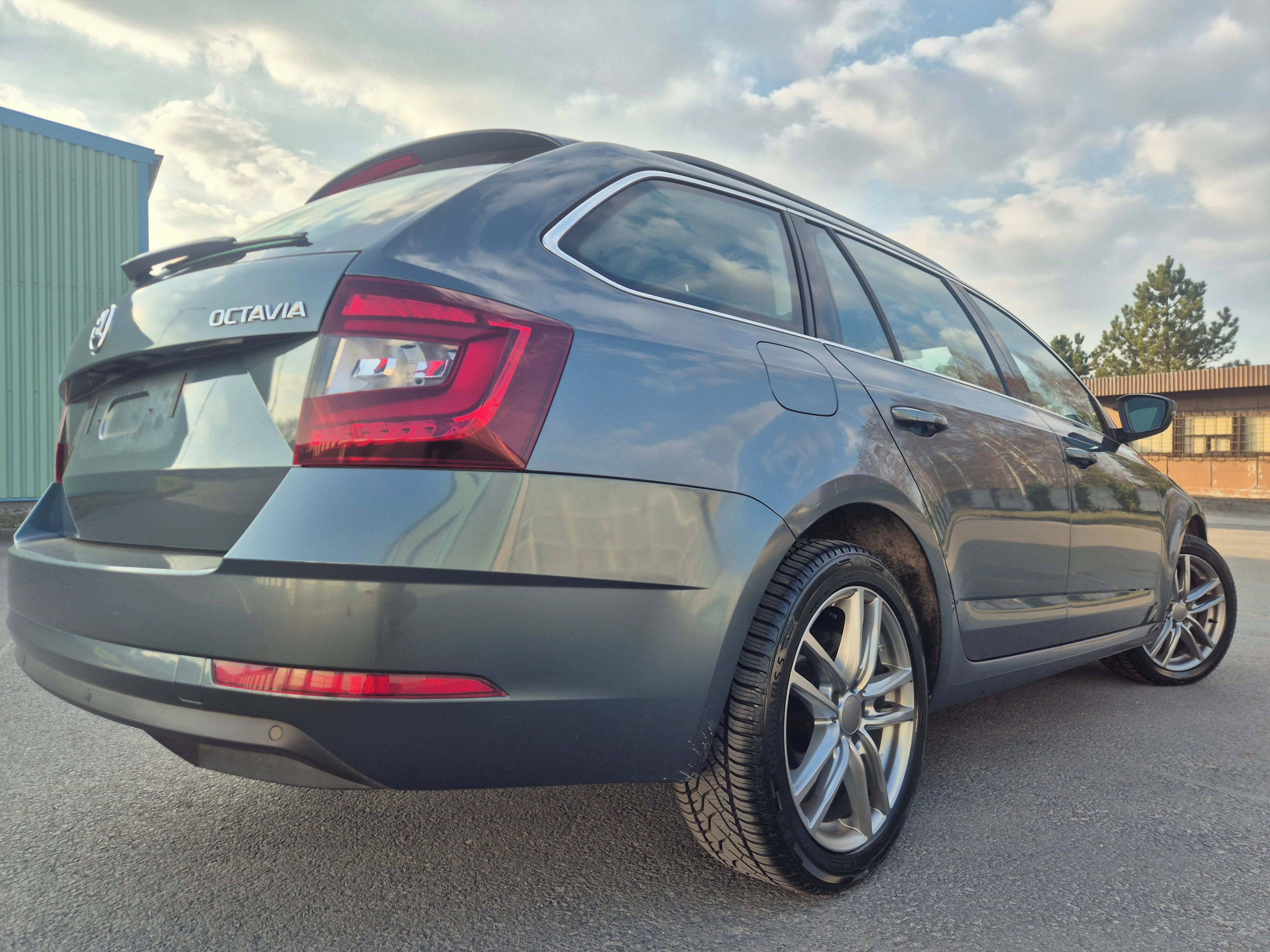Škoda Octavia, 110 KW manuál ROK ZÁRUKA - fotka 3