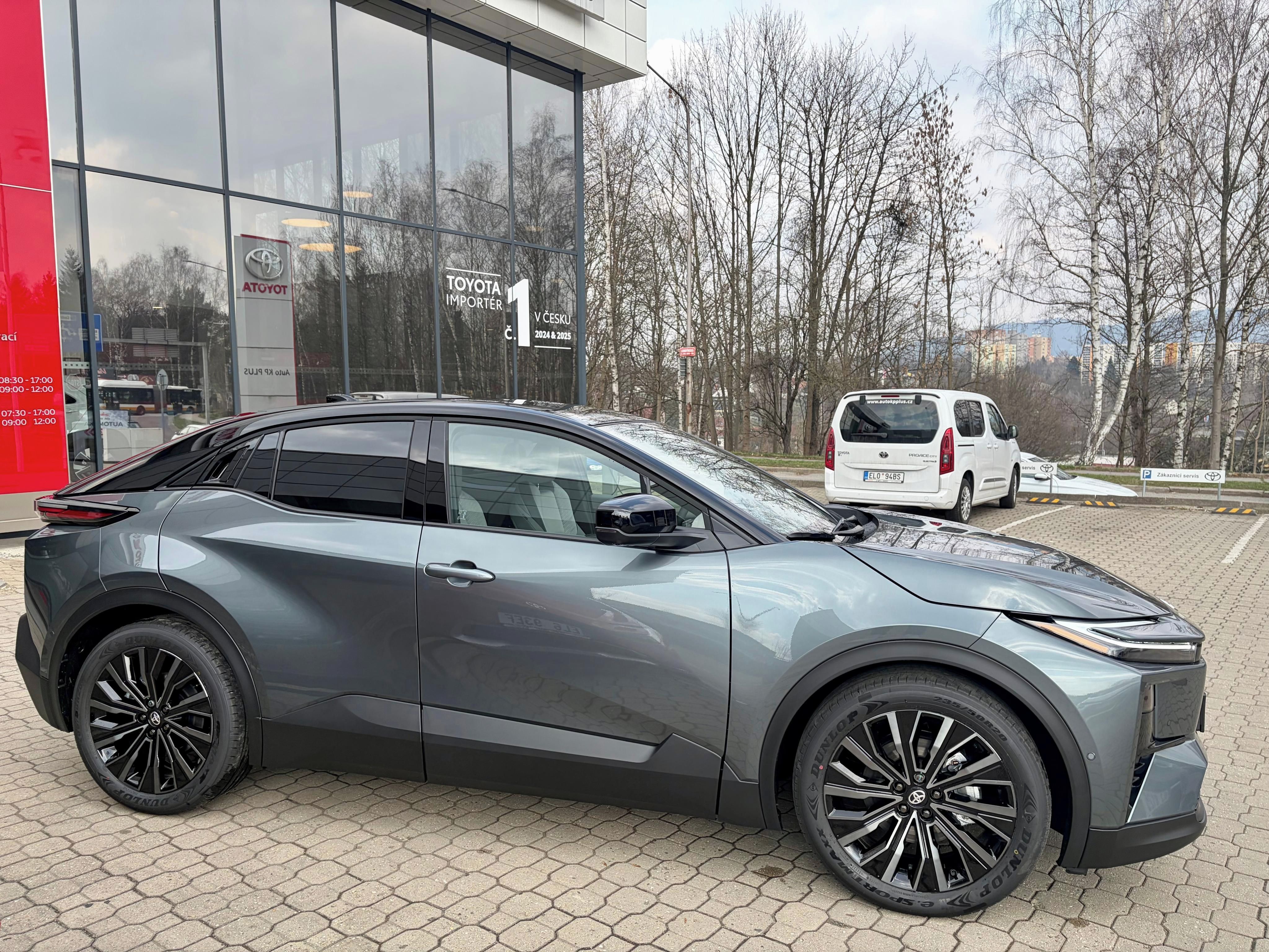 Toyota C-HR, + 4x4 343k Executive VIP - fotka 3