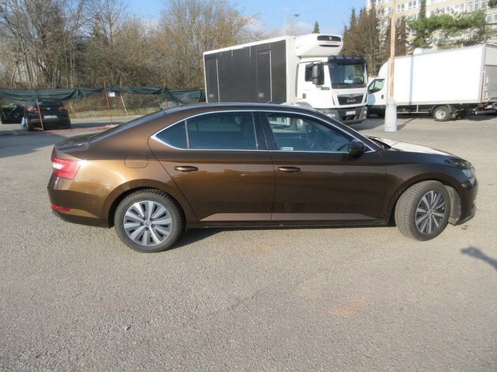 Škoda Superb, 2.0 TDI 110kW  Style DSG, tažn - fotka 6