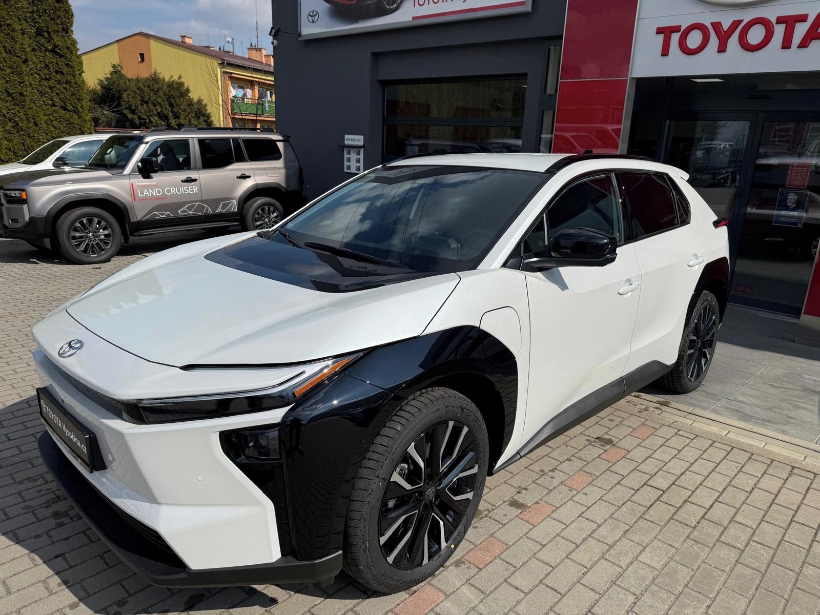Toyota bZ4X, 4x4 73.1kWh 343PS Executive - fotka 3