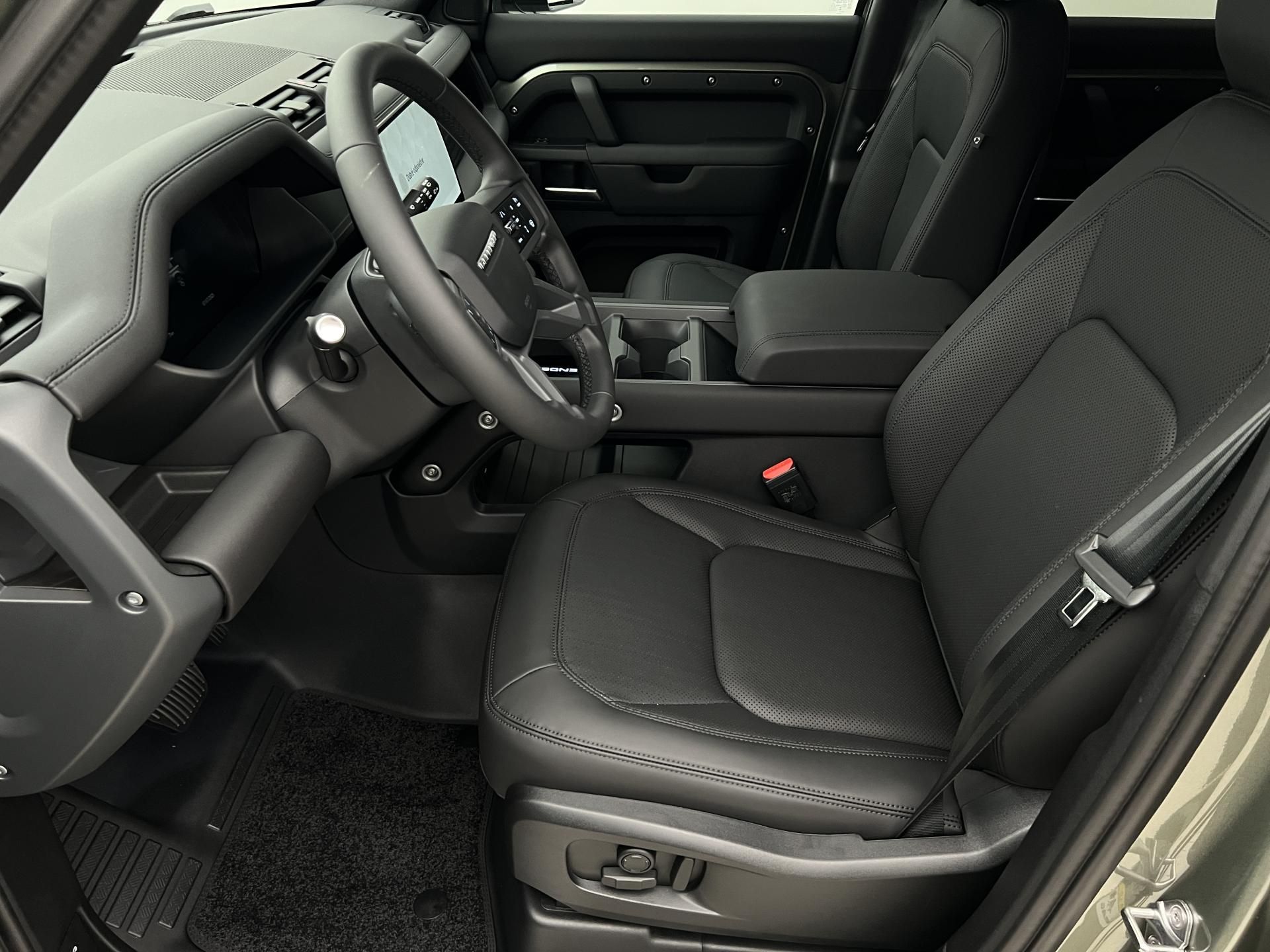 Land Rover Defender, 110 D300 X-DYNAMIC SE AWD AUT - fotka 3