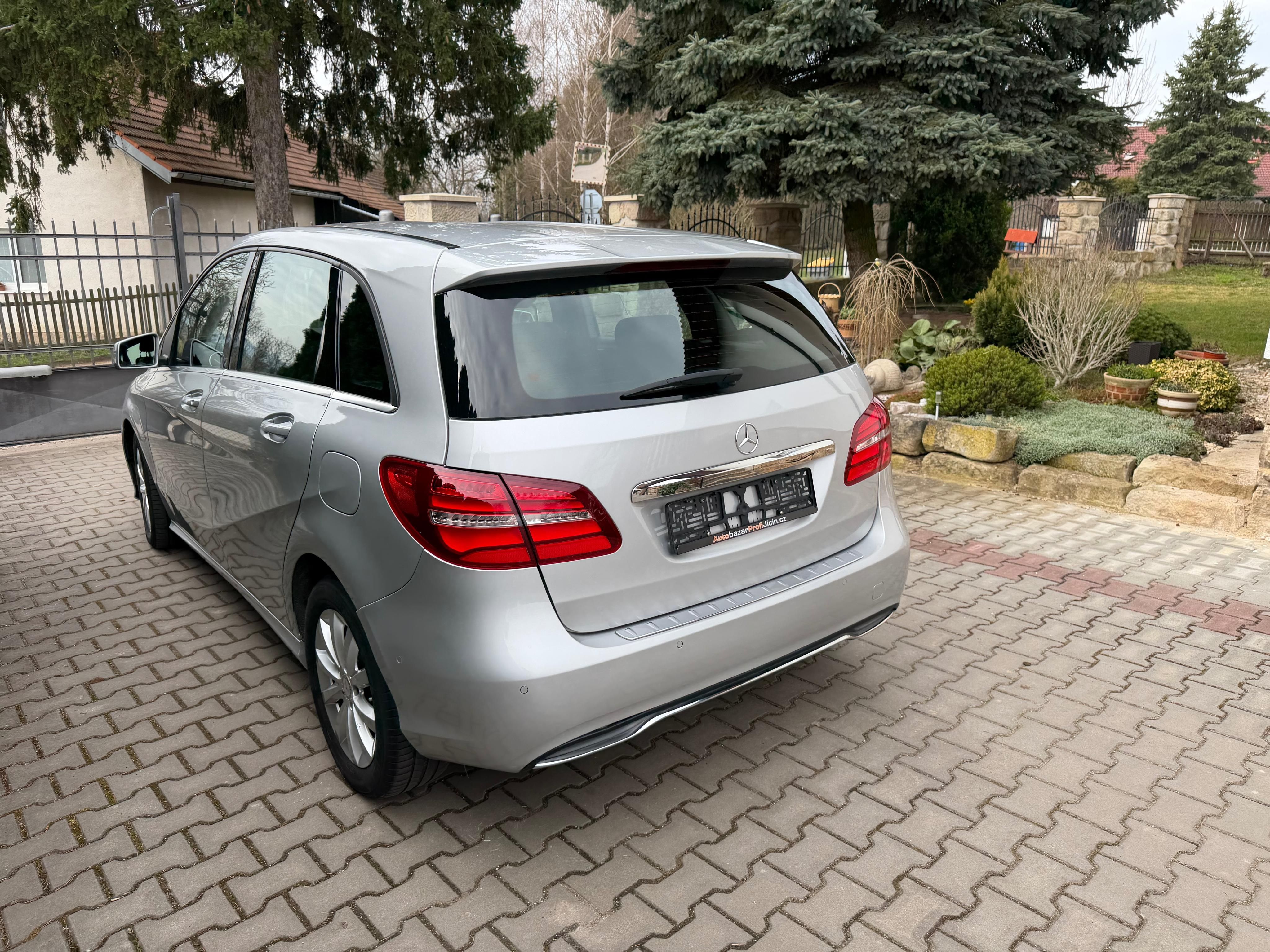 Mercedes-Benz Třídy B, 180D 1,5/ 80kw 1 Majitel - fotka 6