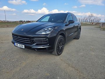 3.0, V6 250kw, benzín