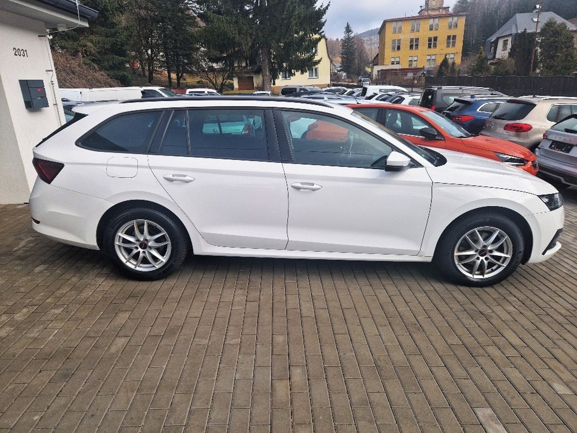 Škoda Octavia, 2.0 TDi (110 kW), LED, DSG - fotka 6