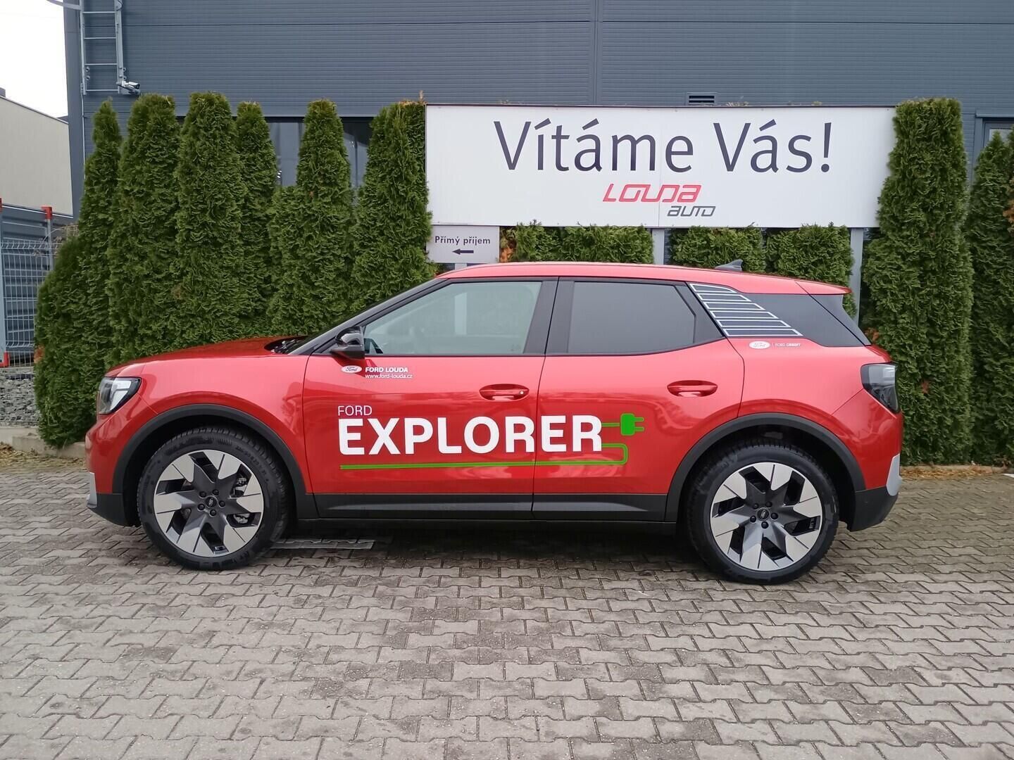 Ford Explorer, Elektrický  AWD Premium 79 kWh - fotka 3