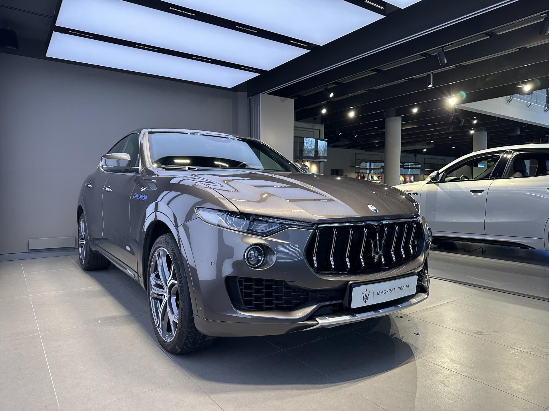 Maserati Levante, GT 330HP Zegna Interior - fotka 3