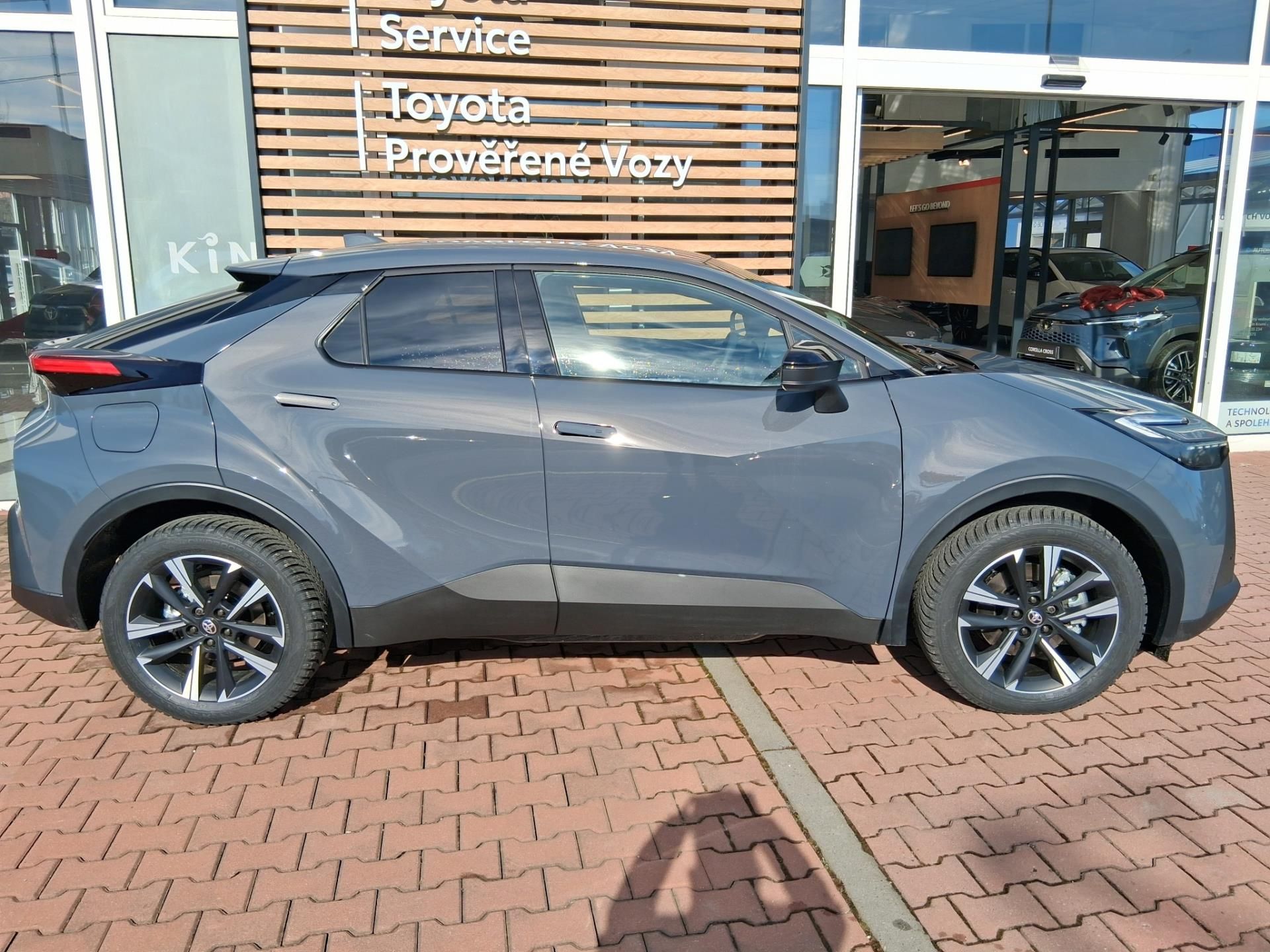 Toyota C-HR, 2,0 PHEV 4X2 STYLE - fotka 4