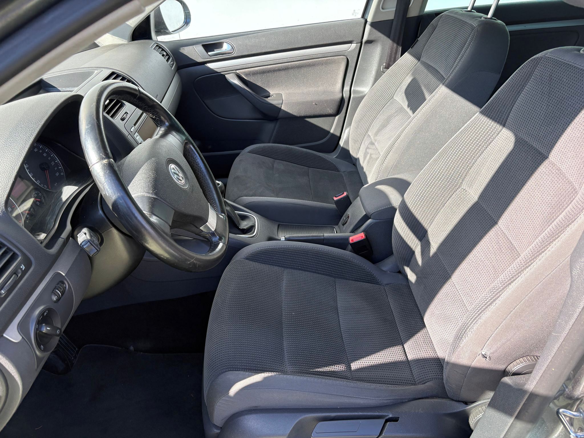 Volkswagen Golf, 1.6i, 75kW, Klima, Výhřevy - fotka 6