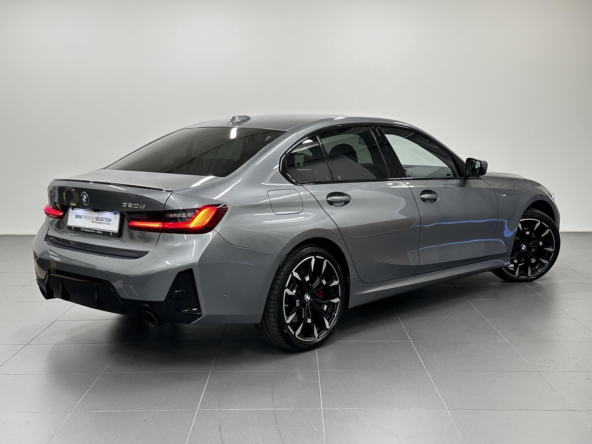 BMW Řada 3, 320d xDrive sedan - fotka 3