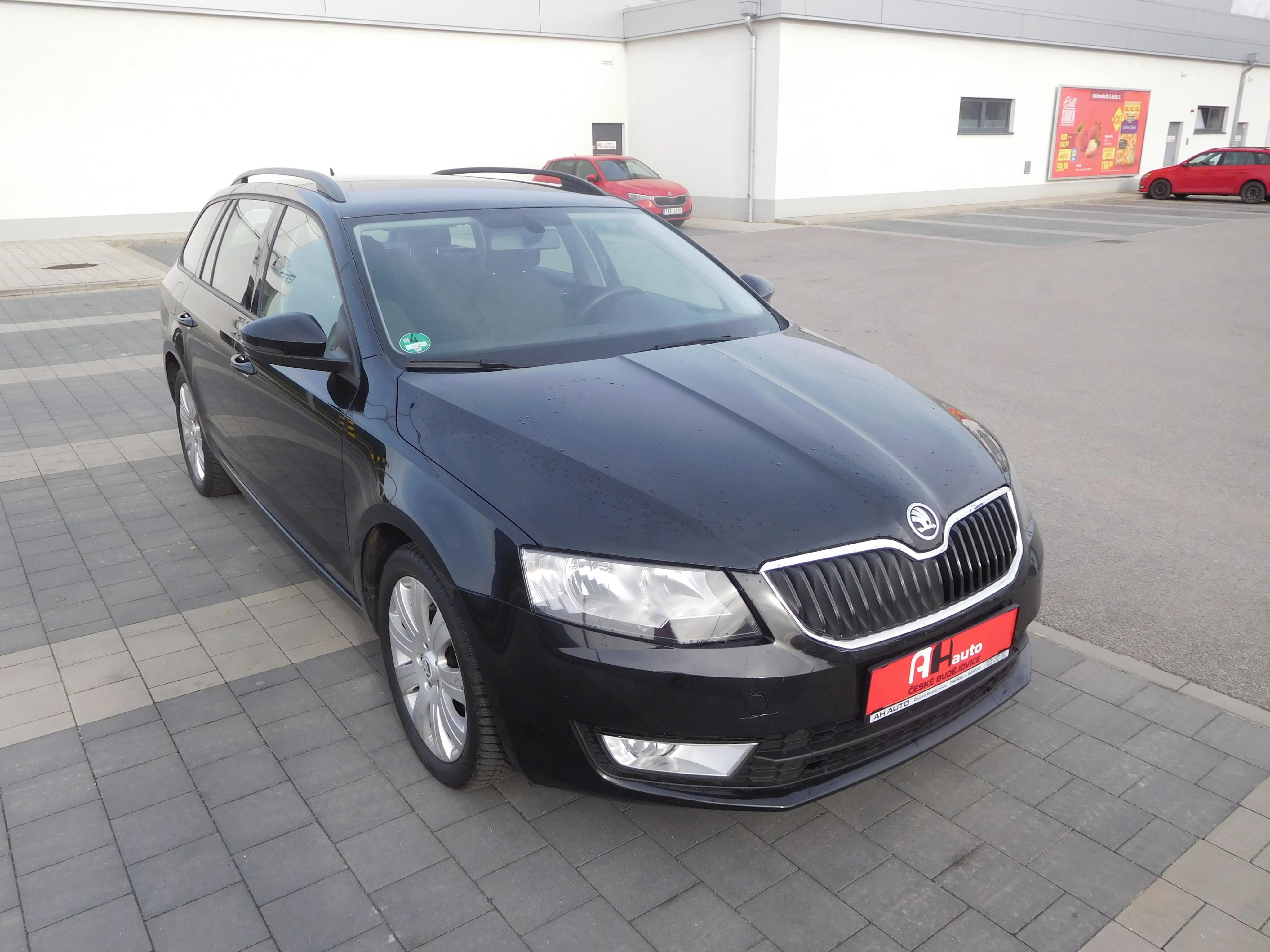Škoda Octavia, 2.0TDi Elegance, 110 kW, Klima - fotka 2