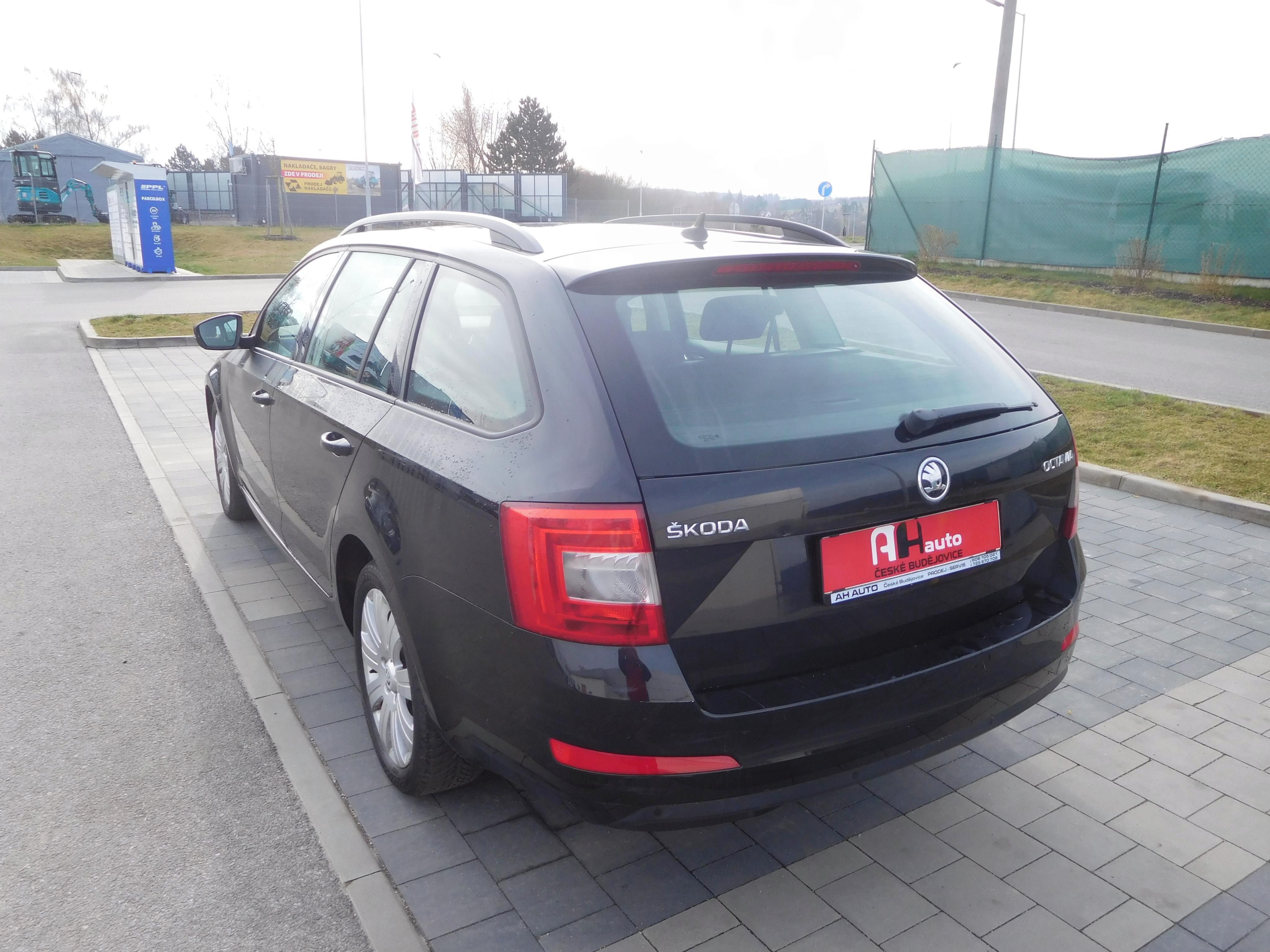 Škoda Octavia, 2.0TDi Elegance, 110 kW, Klima - fotka 4