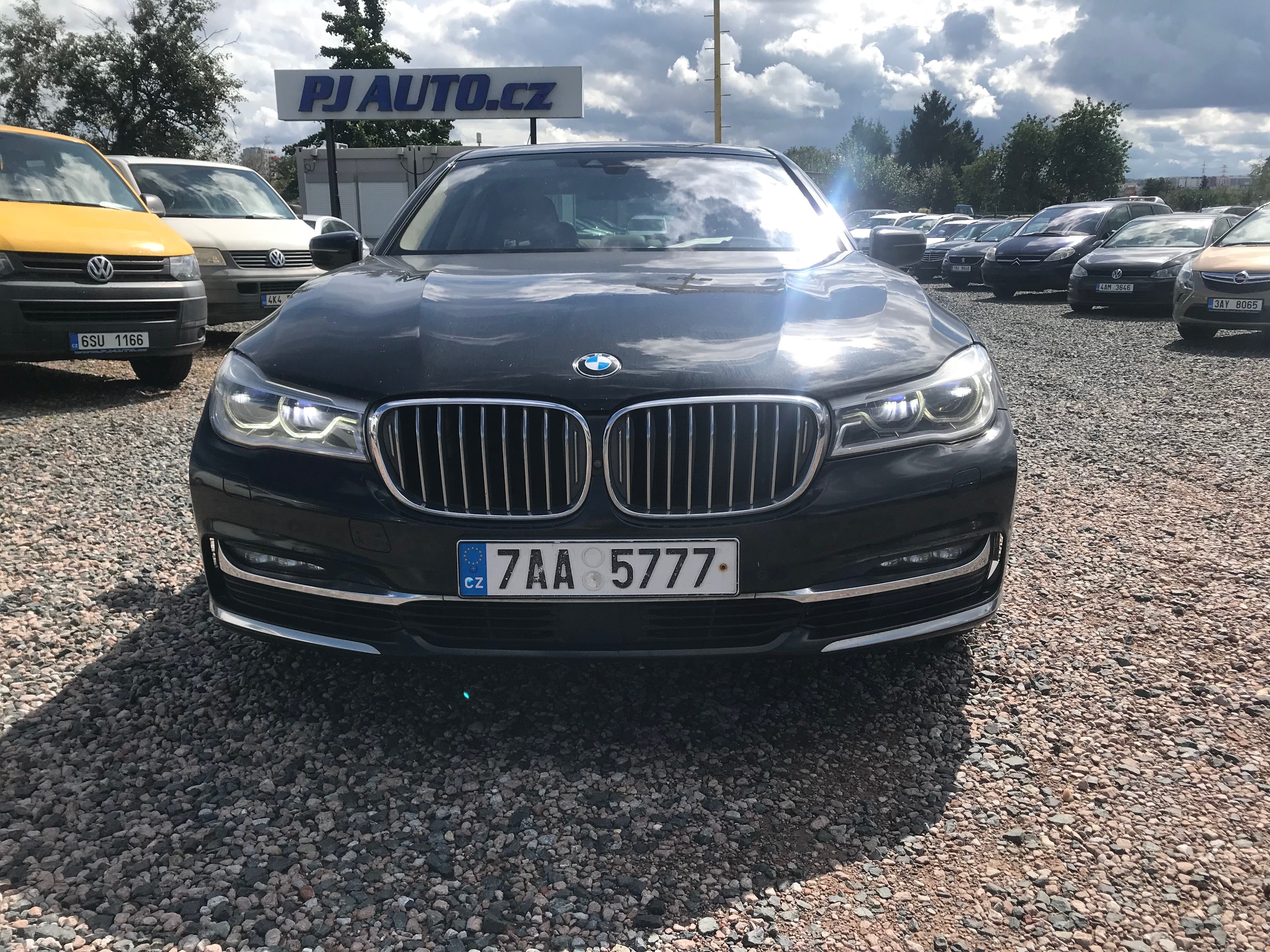 BMW Řada 7, 730D X-DRIVE ,360,HUD,ČR,DPH.. - fotka 3