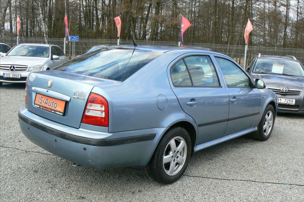 Škoda Octavia, 1,9 TDi  Tour - fotka 4