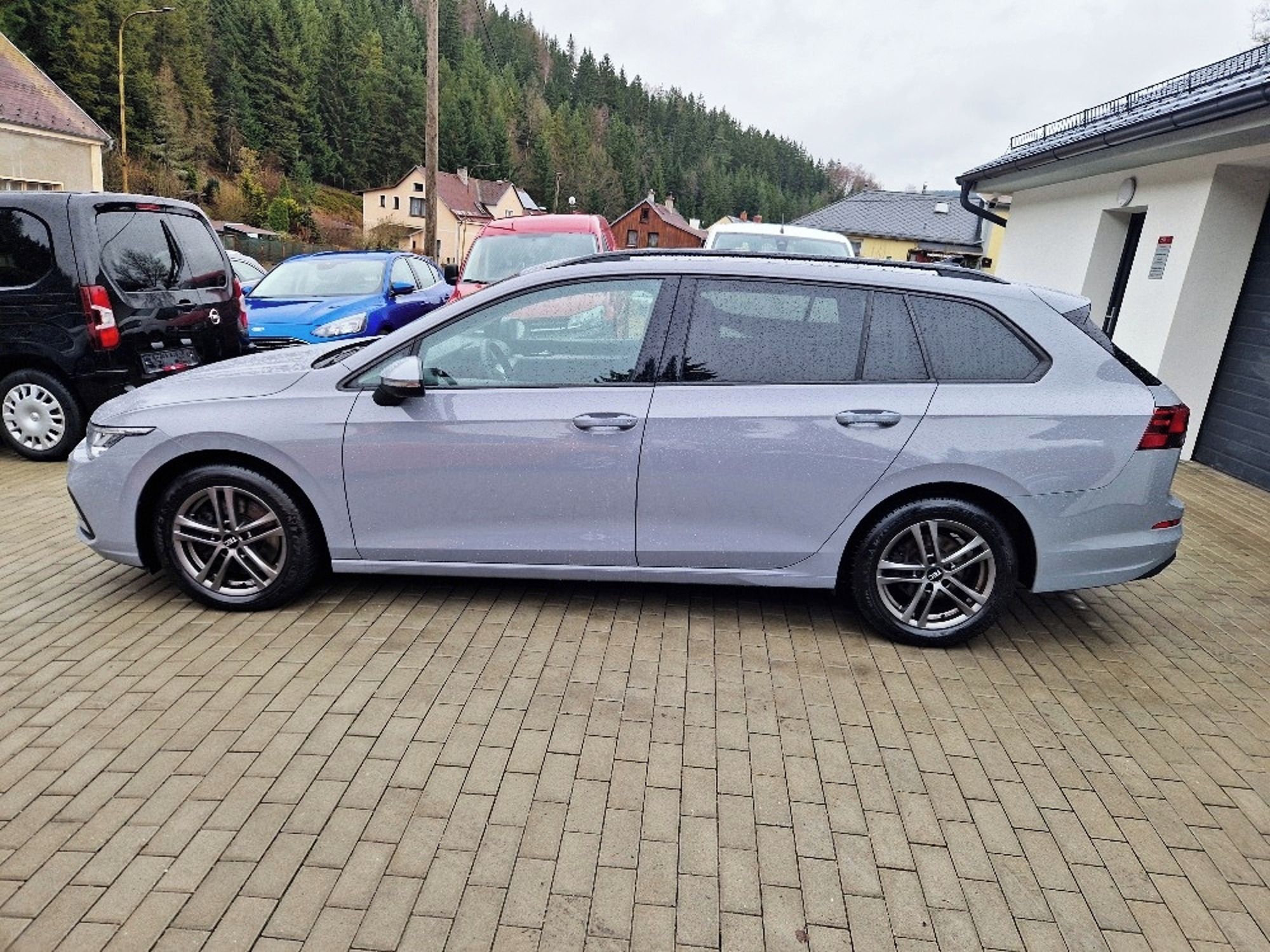 Volkswagen Golf, 2.0 TDi (110 kW), plný servis - fotka 5
