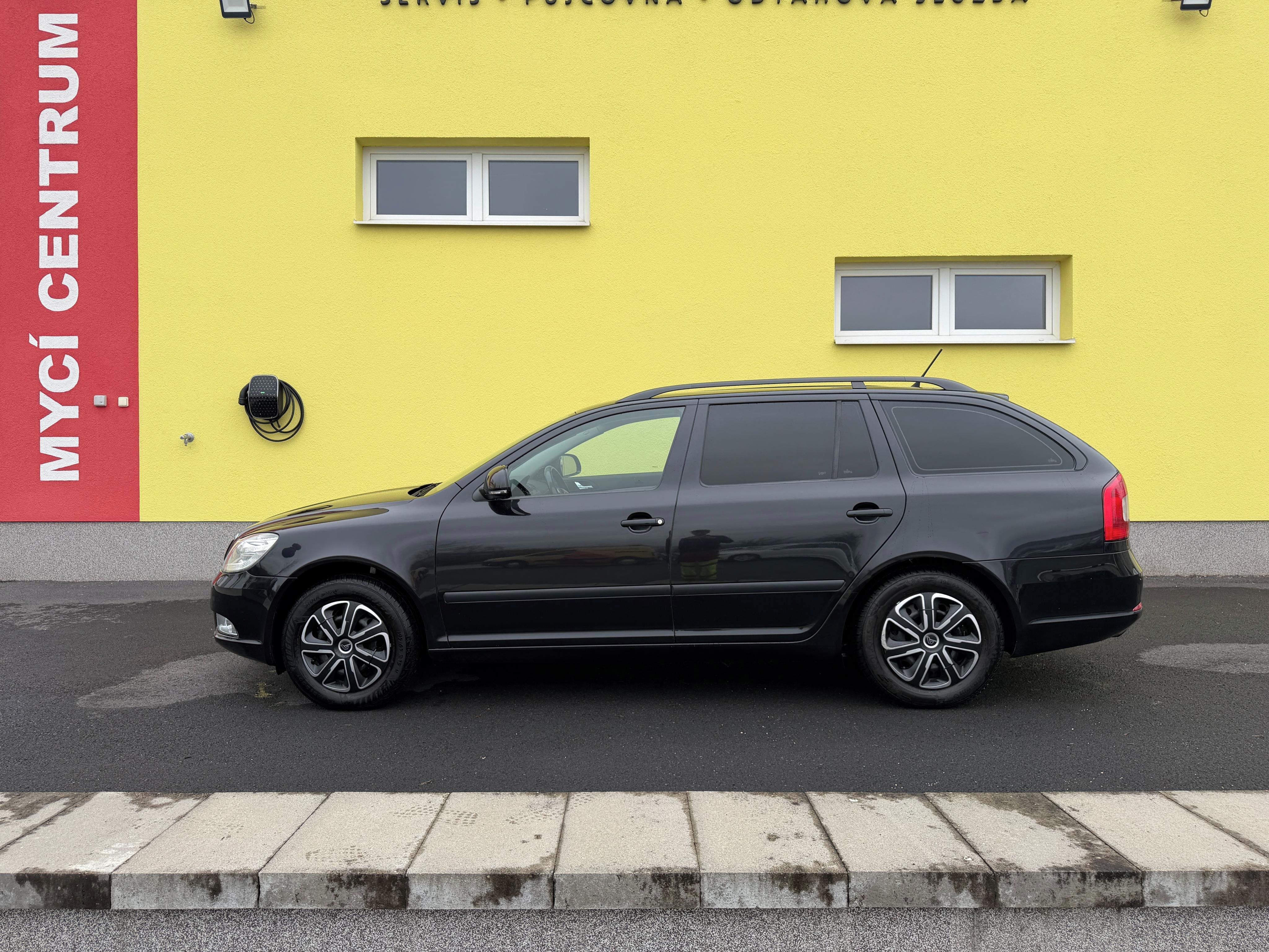 Škoda Octavia, 1.6 TDI - servisováno - fotka 2