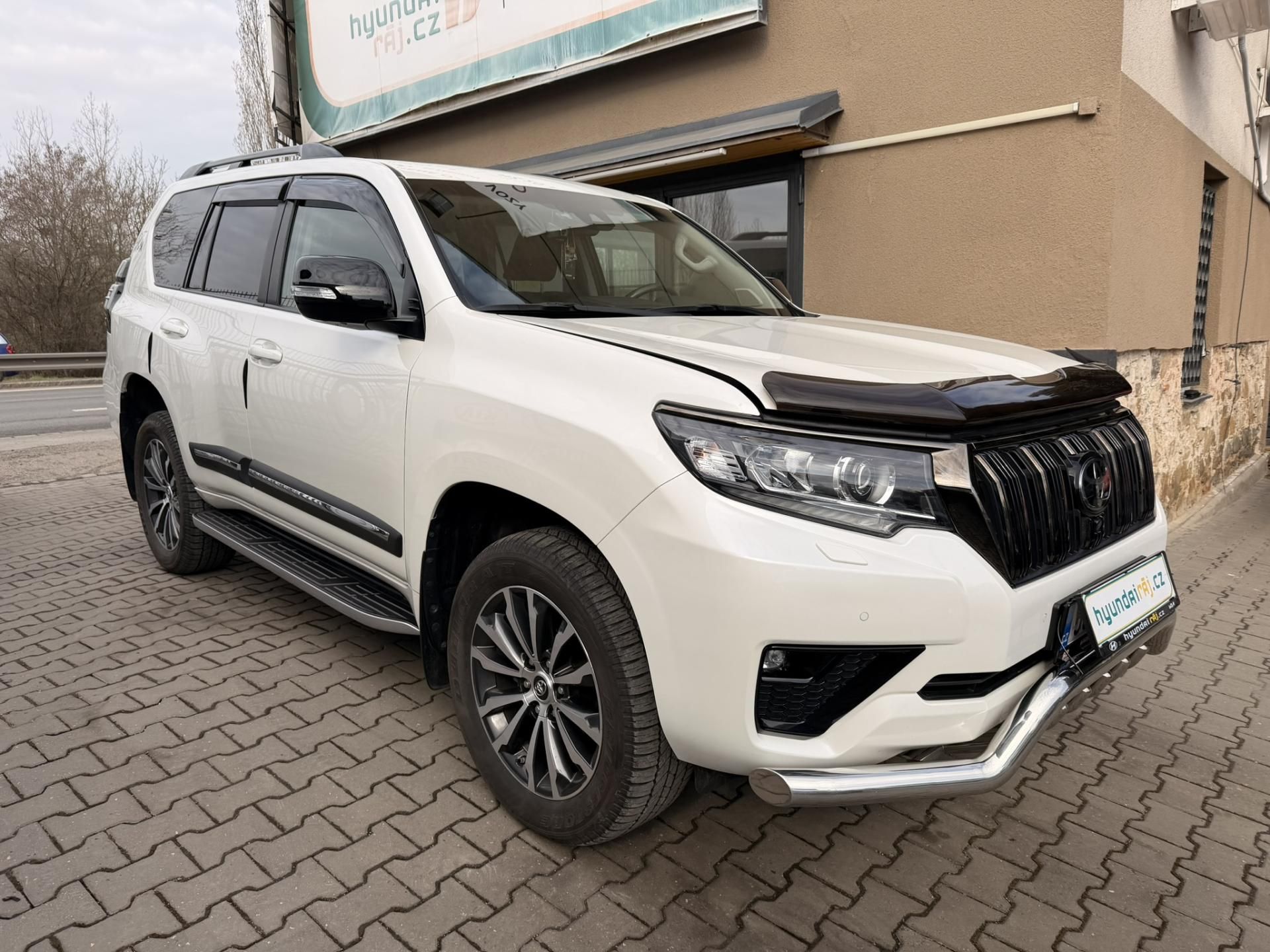 Toyota Land Cruiser, 2.8-MAX.VÝBAVA-TAŽNÉ 3t-DPH - fotka 3