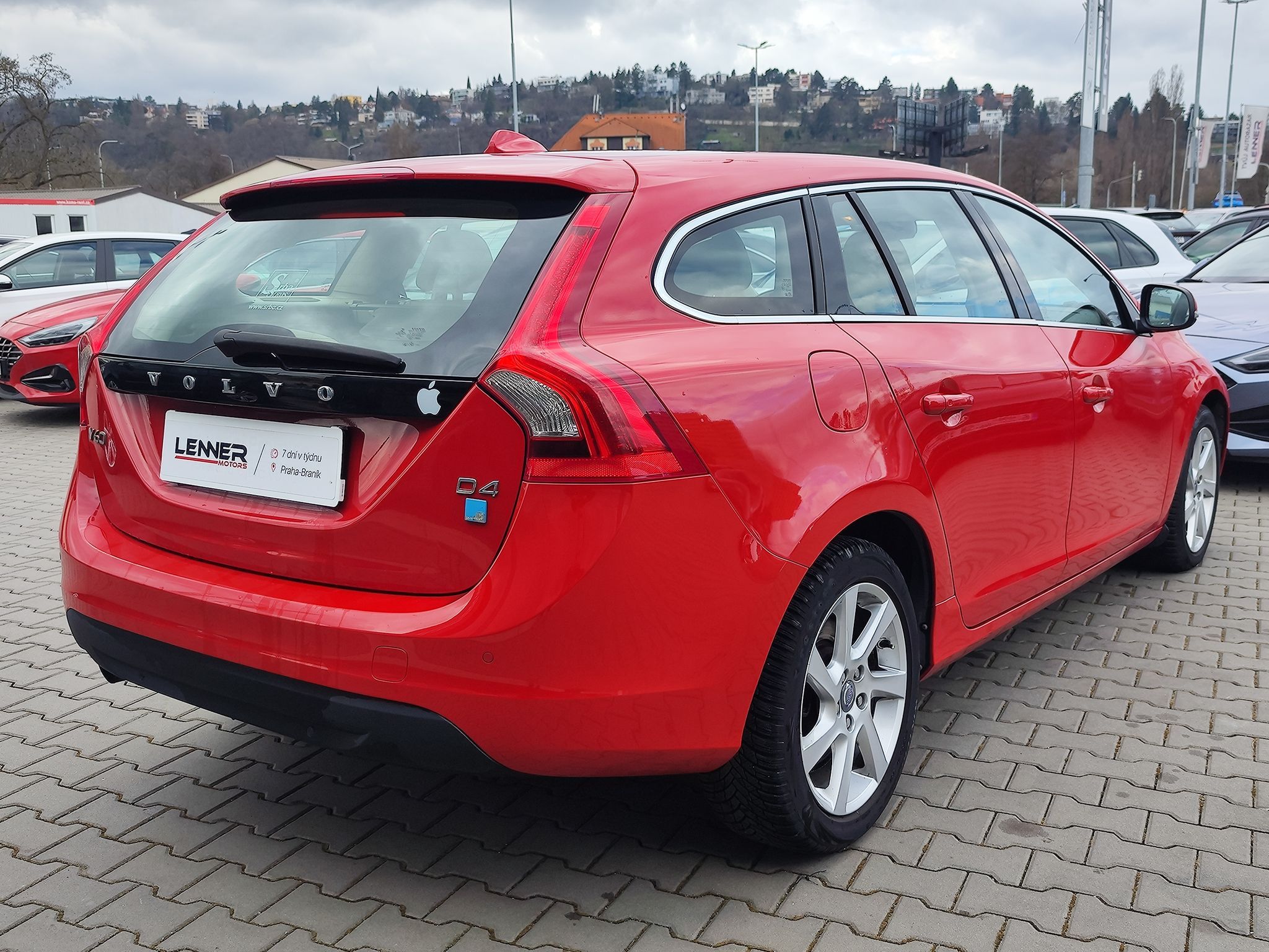 Volvo V60, 2.0 D4/120kW R-Design - fotka 5