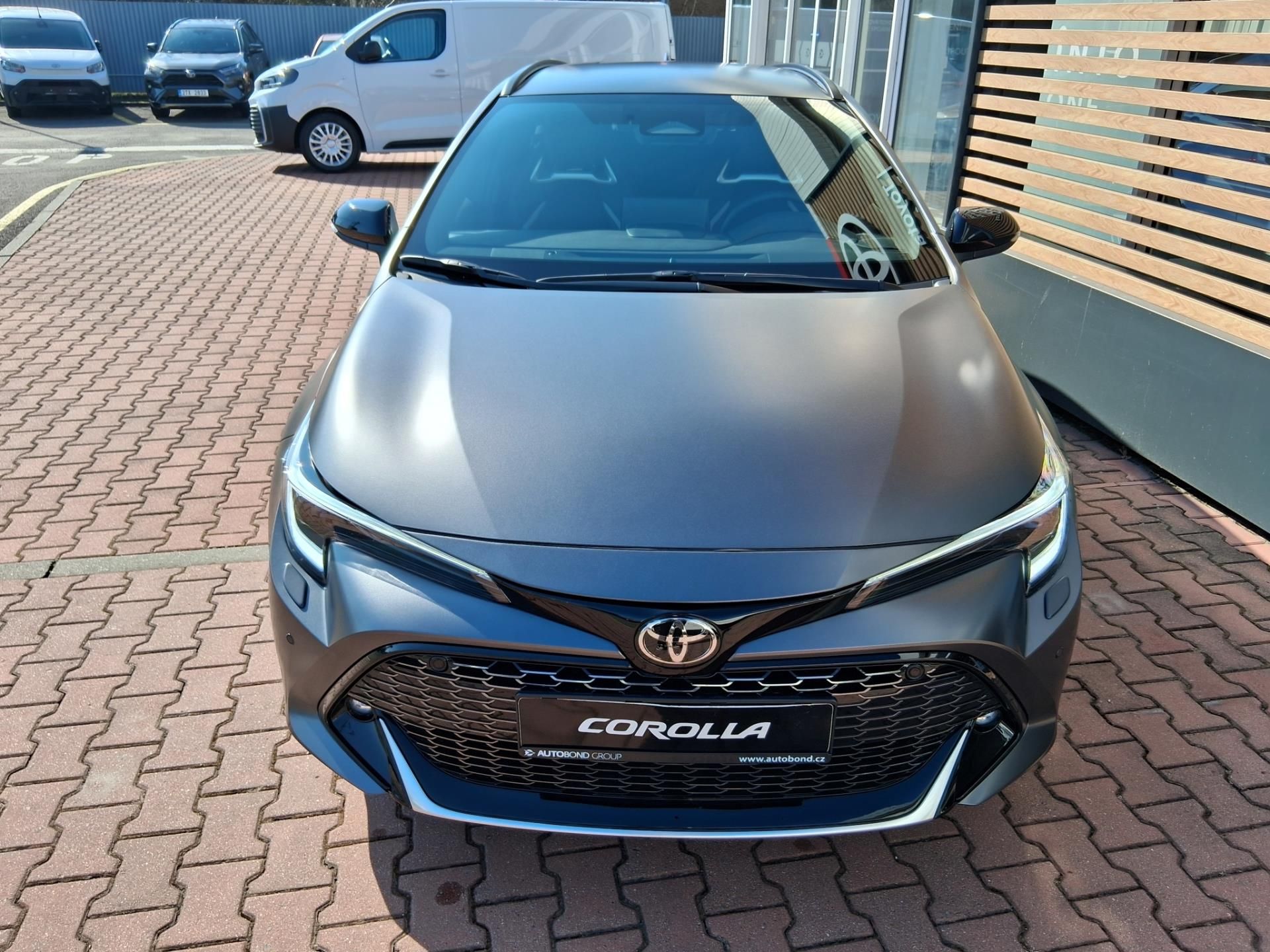 Toyota Corolla, 2,0 HEV GR SPORT - MATNÁ ŠEDÁ - fotka 2