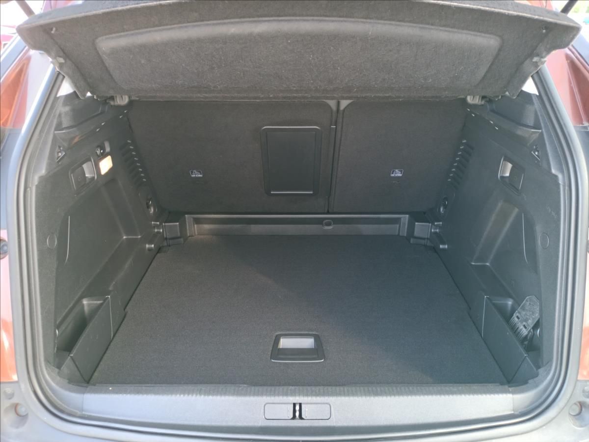 Peugeot 3008, Allure 1.2 PureTech 130k EAT8 - fotka 6