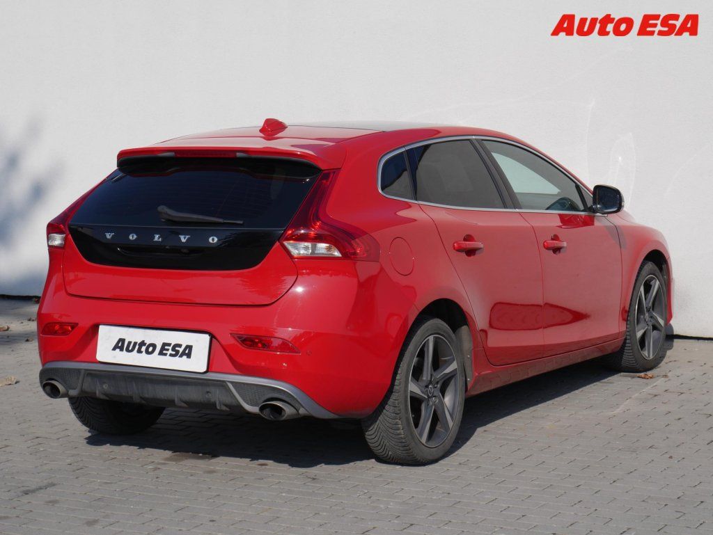 Volvo V40, 2.0 i,AT,navi - fotka 4