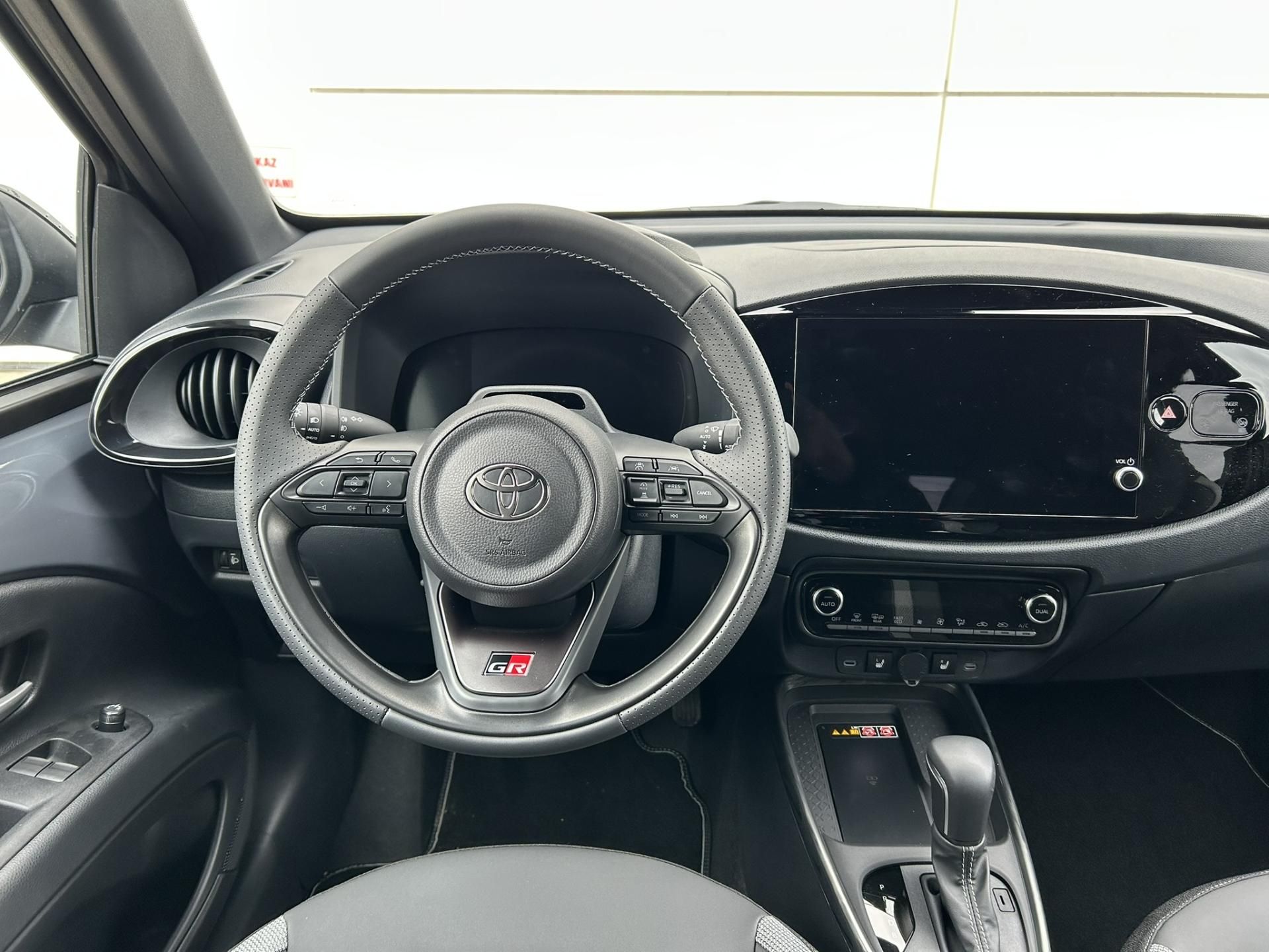 Toyota Aygo, X GR SPORT 1,5 HEV AT - fotka 5