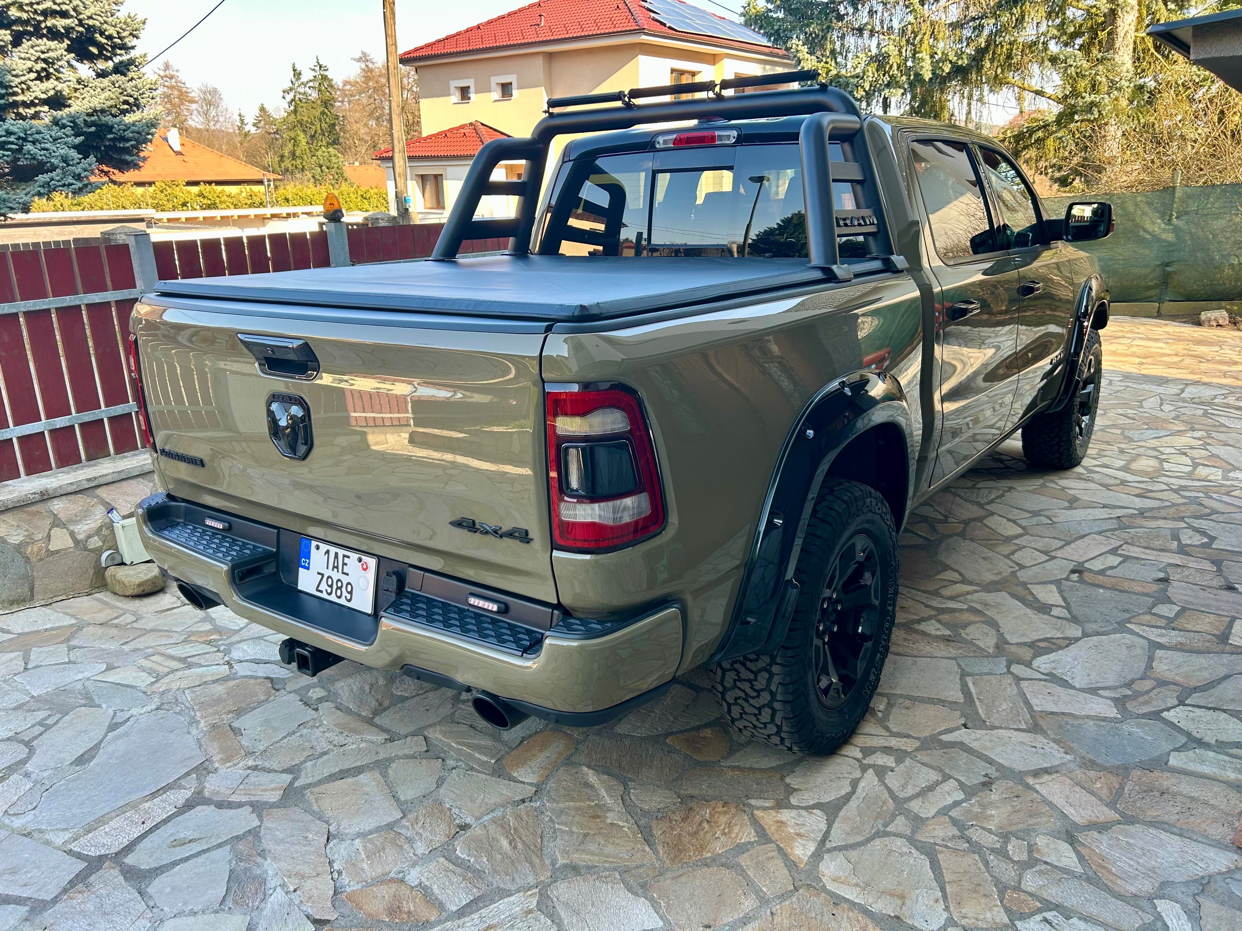 RAM 1500, 5.7 HEMI, Laramie, 4x4 - fotka 4