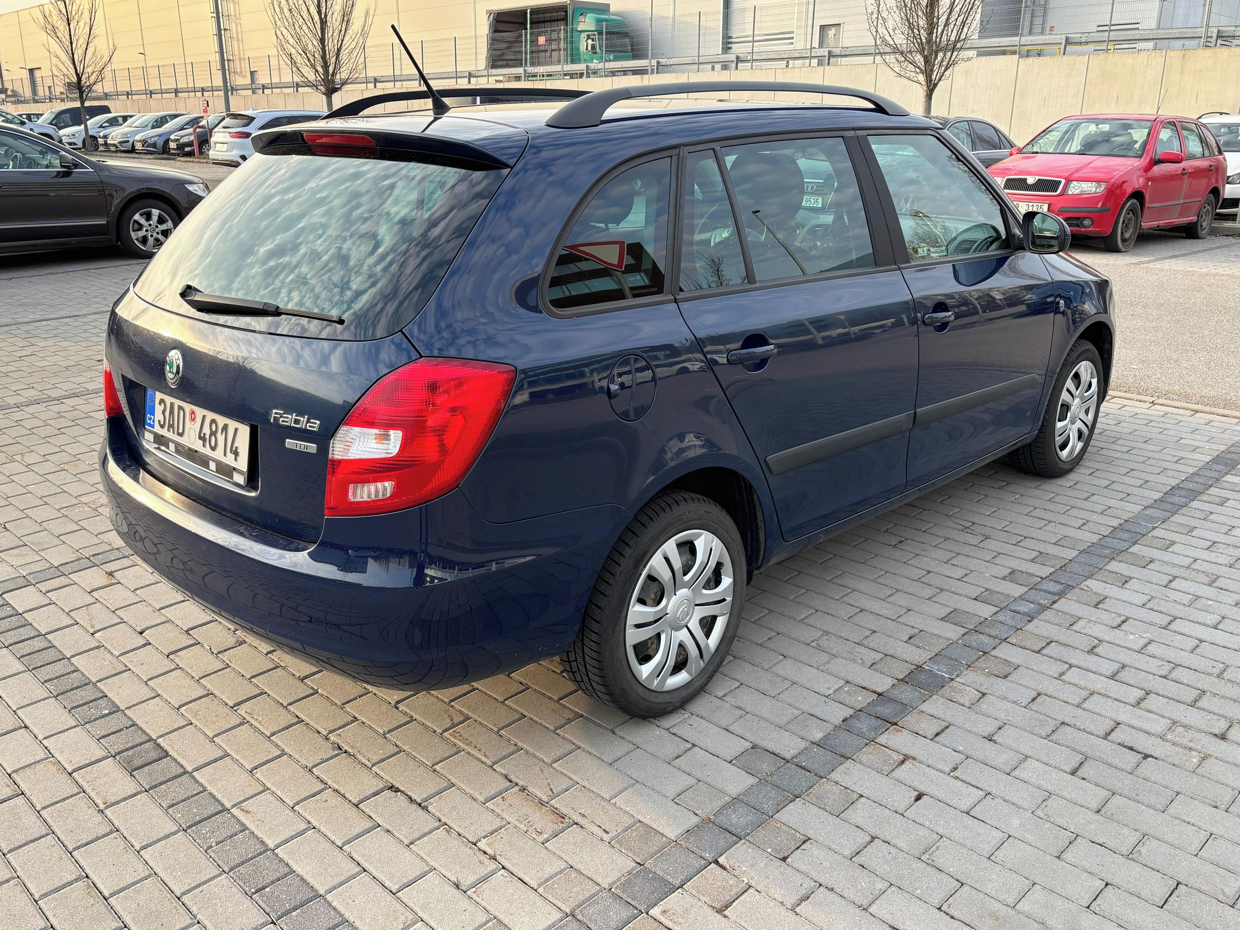 Škoda Fabia, 1,6 TDI 55 kW - serviska - fotka 4